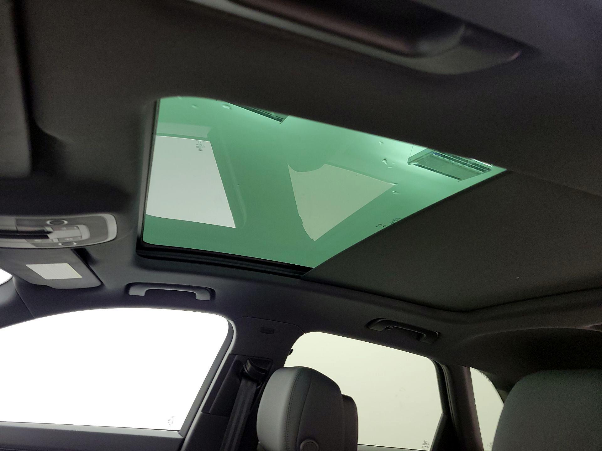 Thumbnail: 2025 Audi Q3 - 19