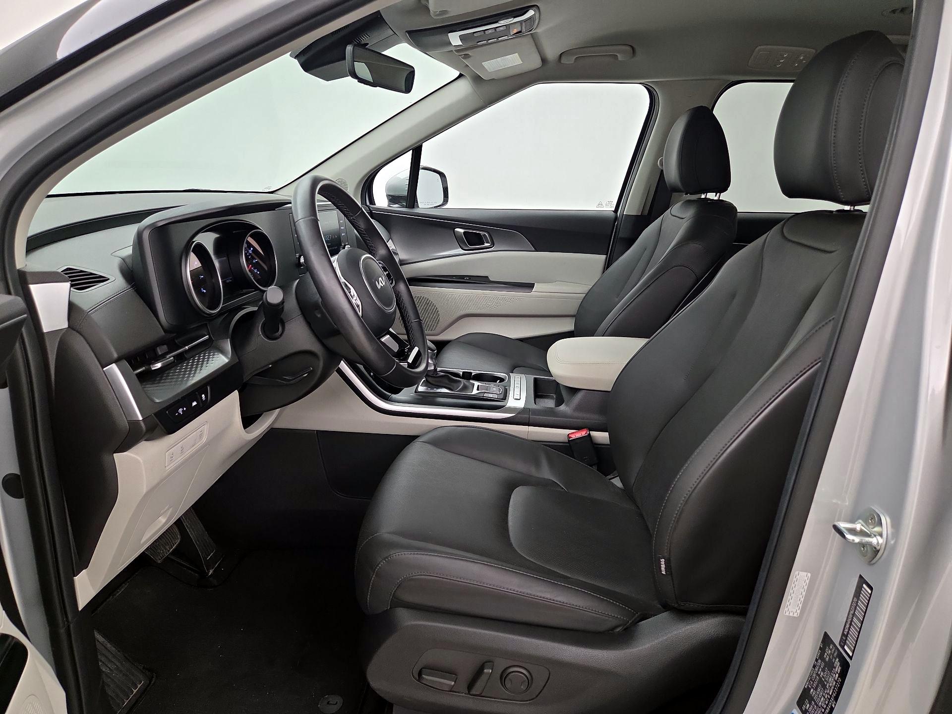 Thumbnail: 2023 Kia Carnival - 11