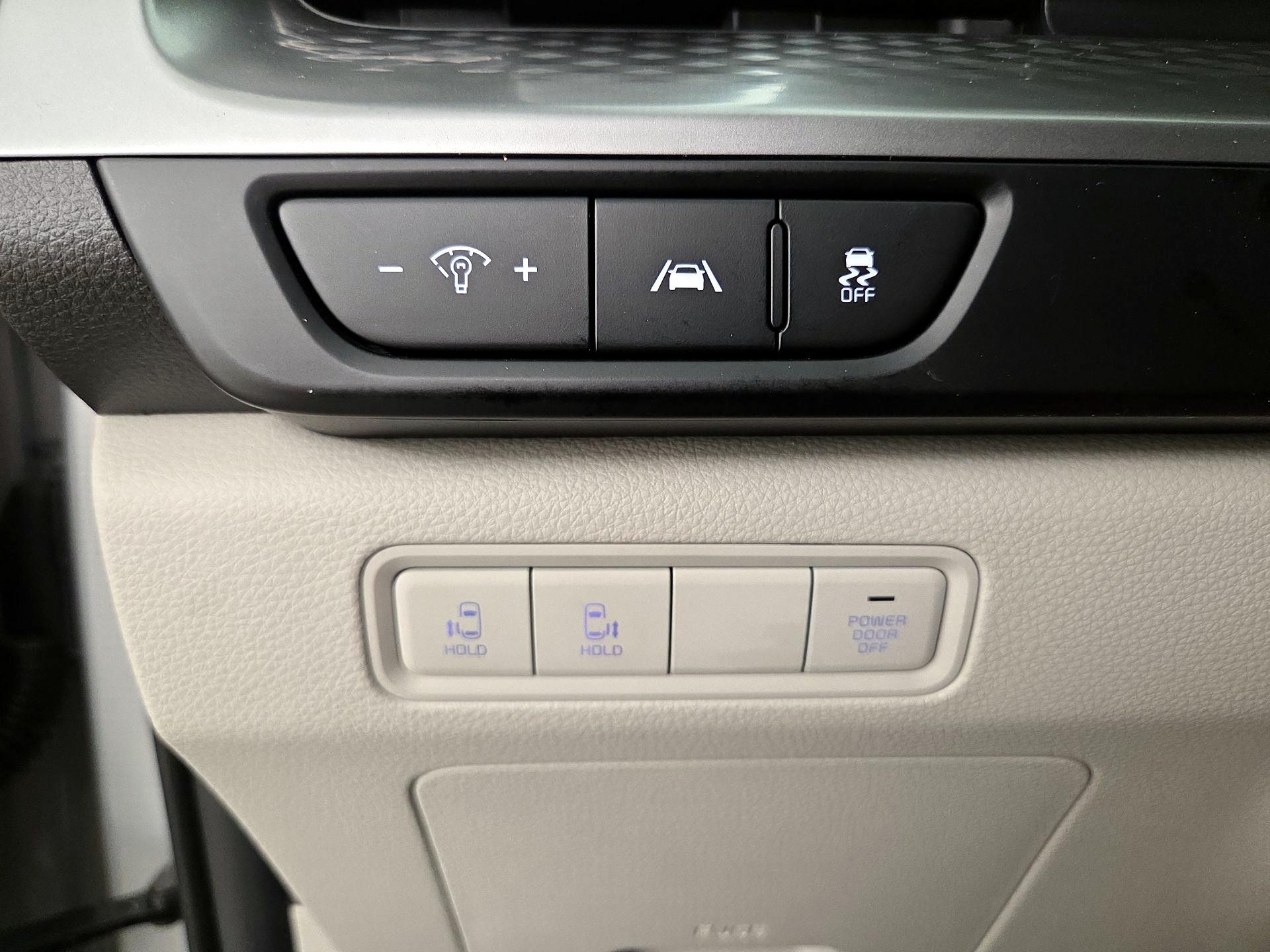 Thumbnail: 2023 Kia Carnival - 13