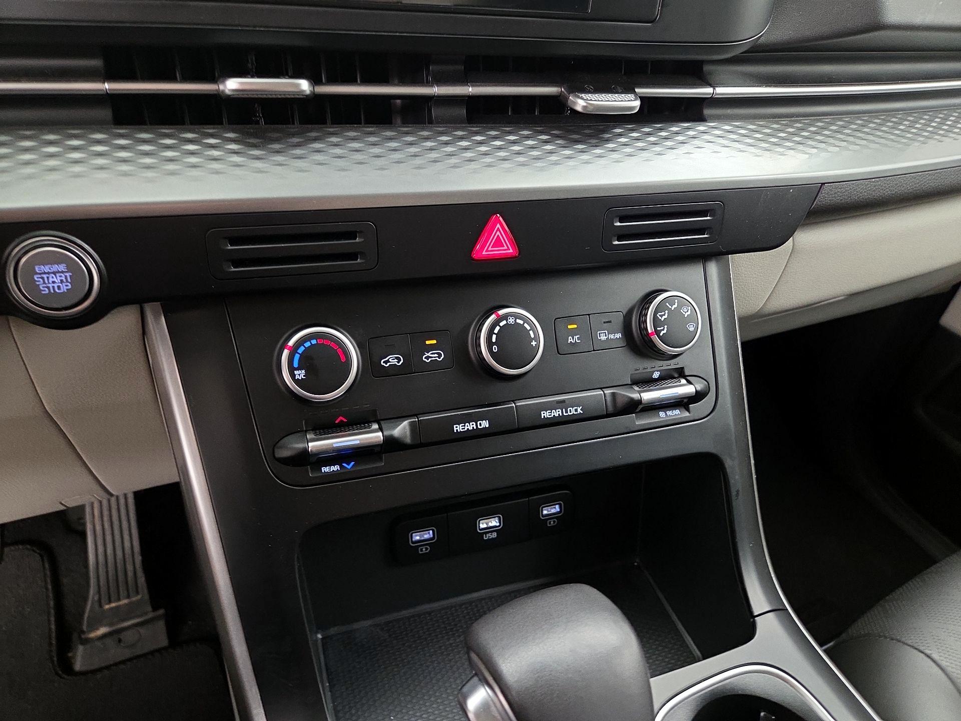 Thumbnail: 2023 Kia Carnival - 16