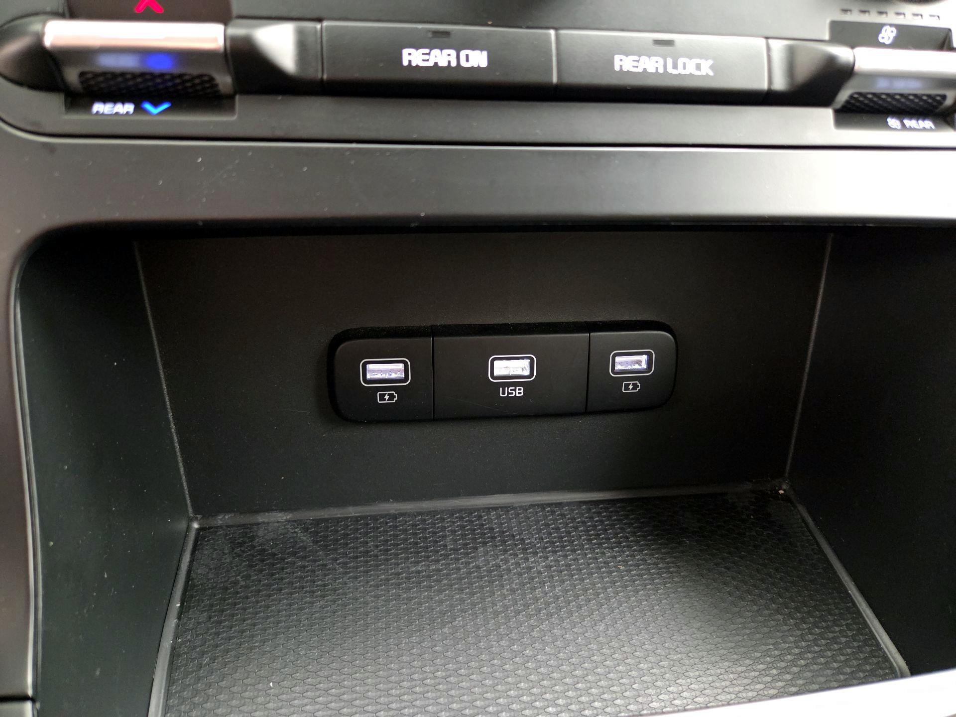 Thumbnail: 2023 Kia Carnival - 18