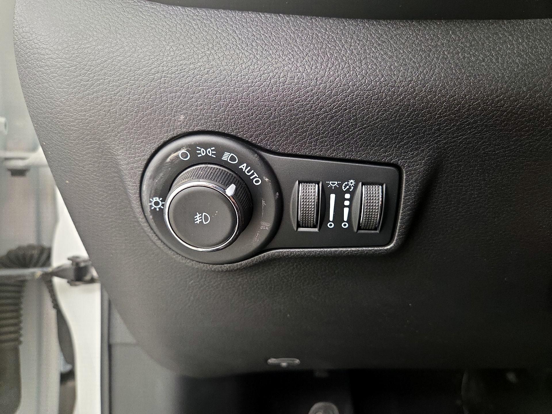 Thumbnail: 2022 Jeep Compass - 13