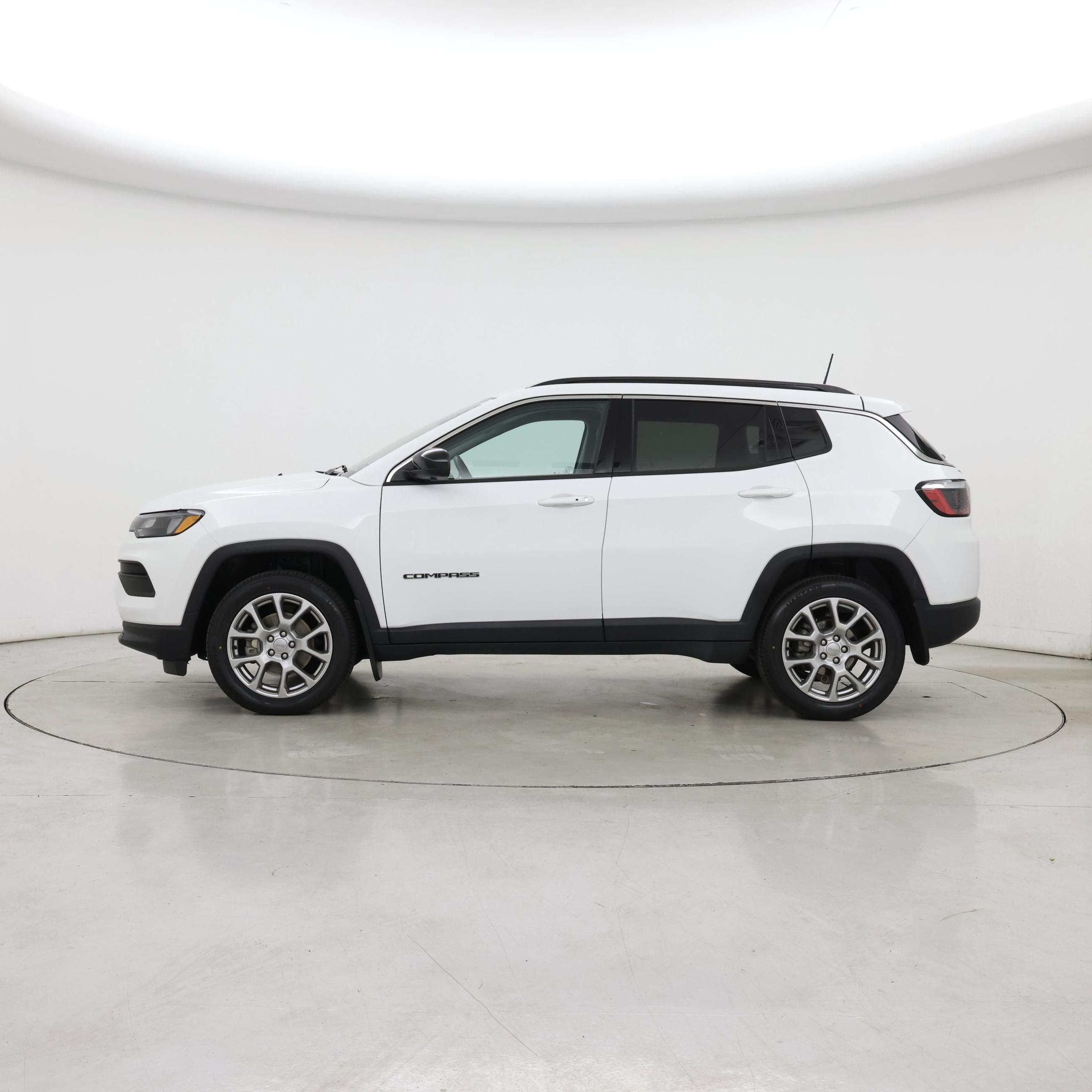 Thumbnail: 2022 Jeep Compass - 3