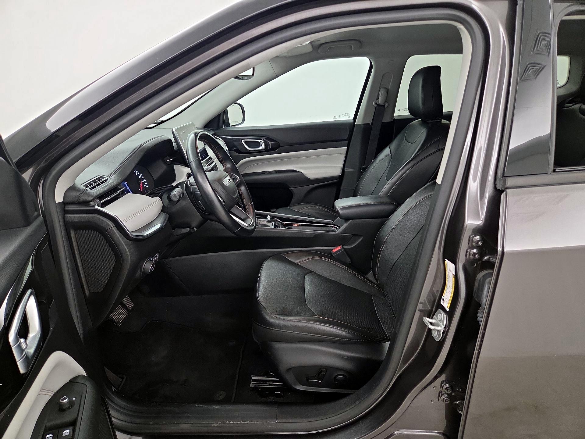 Thumbnail: 2022 Jeep Compass - 11