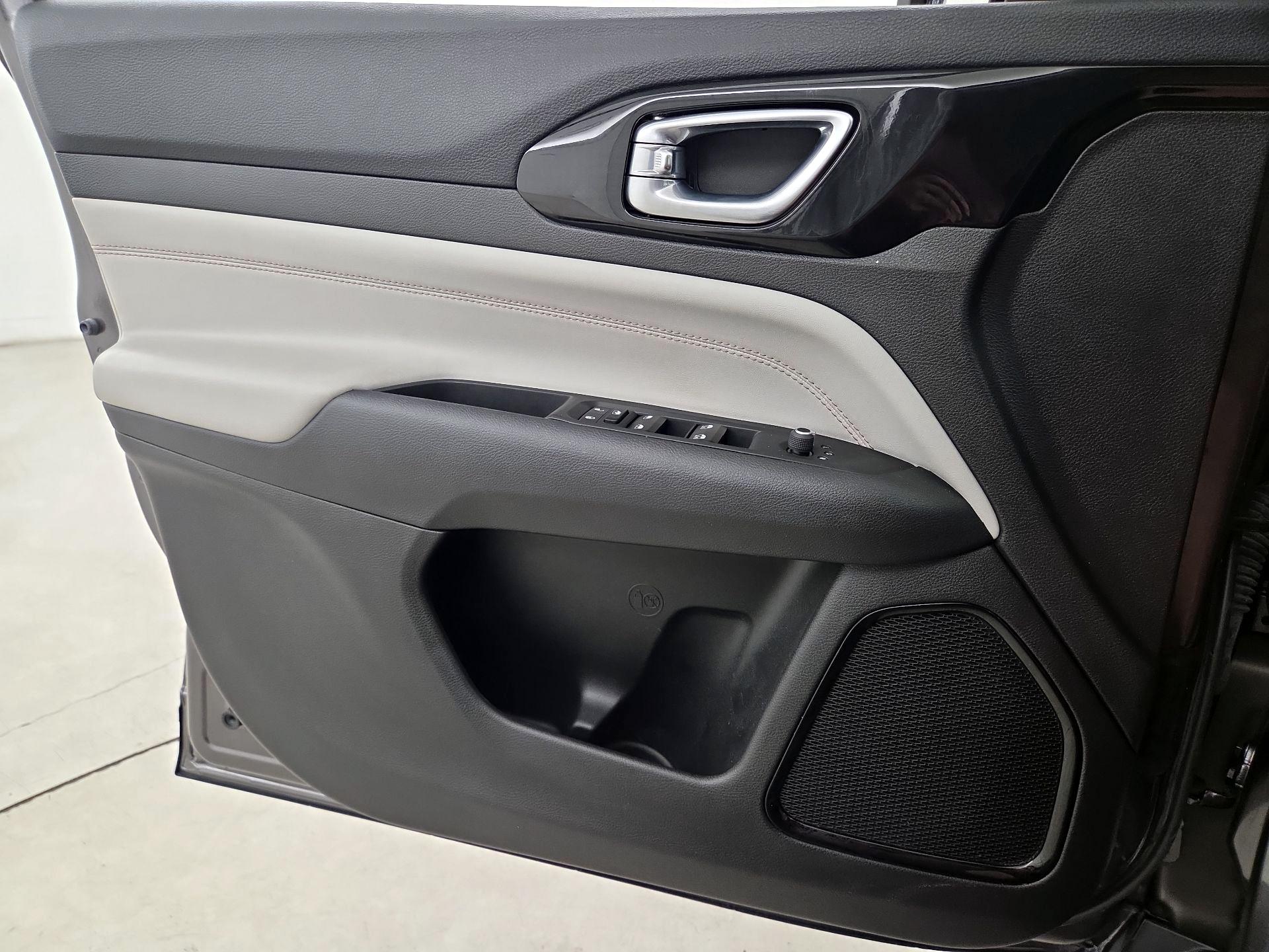 Thumbnail: 2022 Jeep Compass - 12