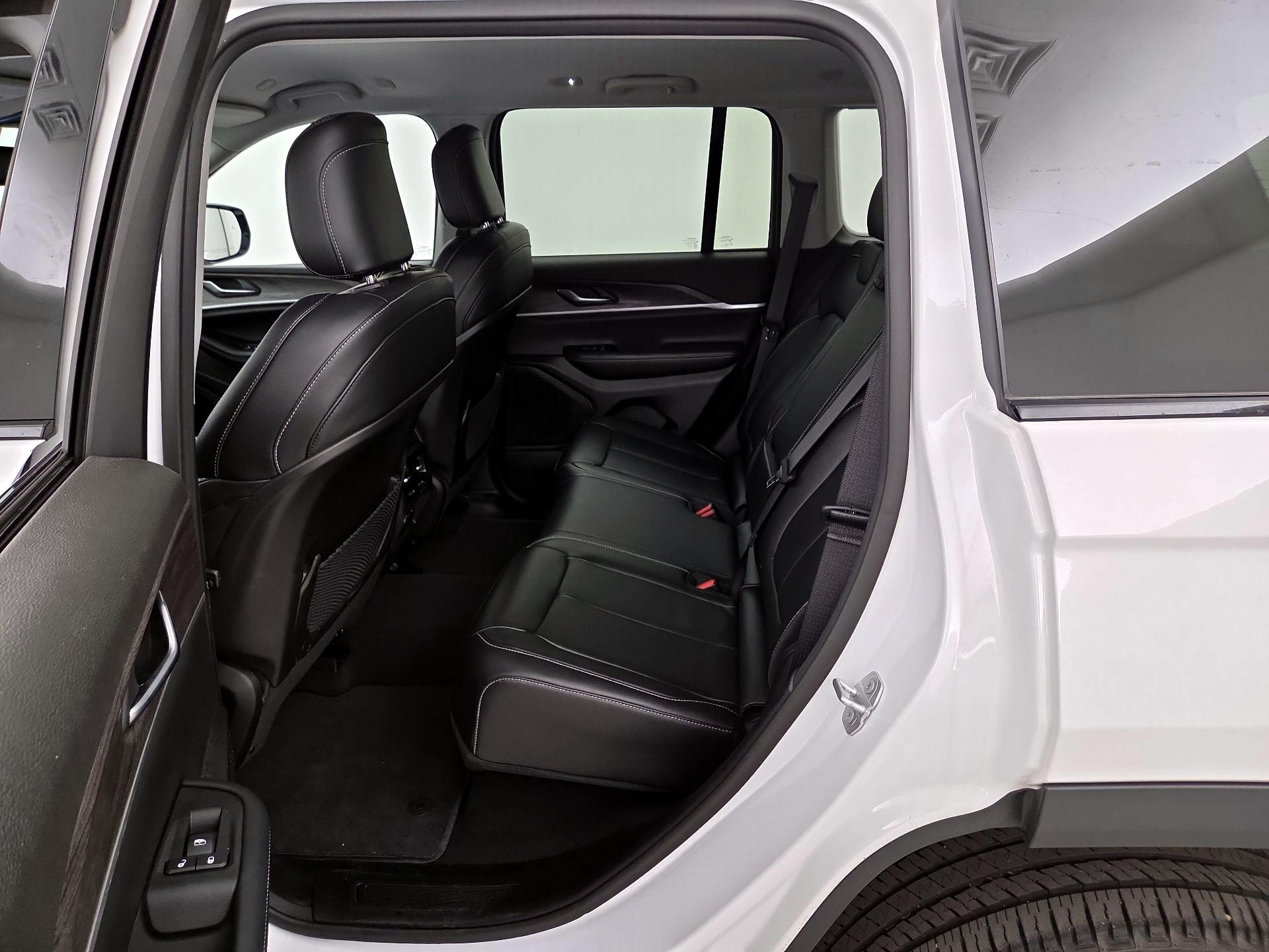 Thumbnail: 2023 Jeep Grand Cherokee - 20