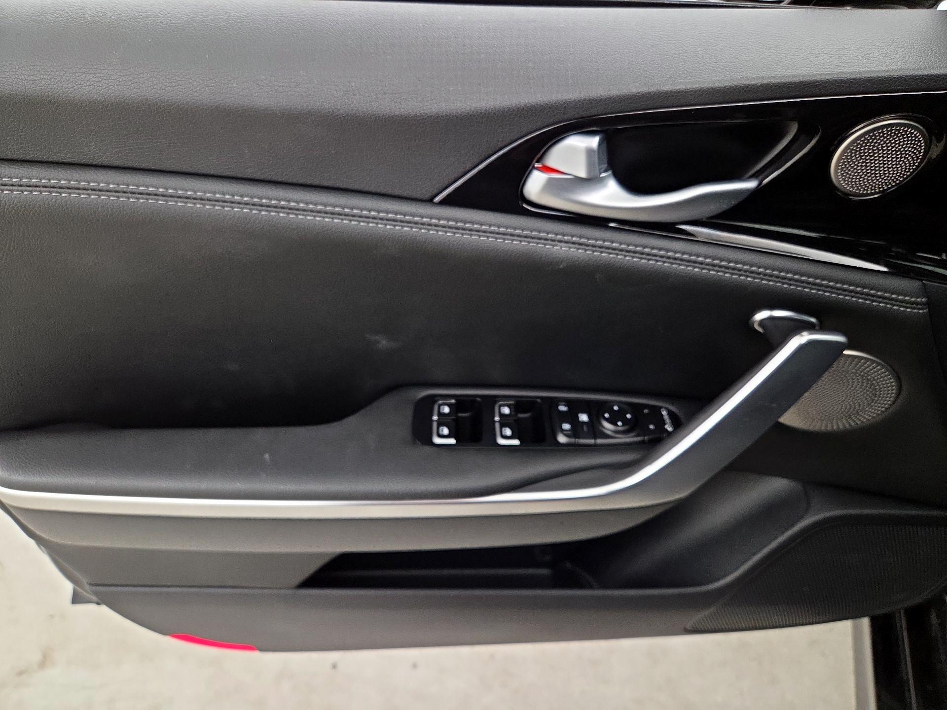 Thumbnail: 2022 Kia Stinger - 12