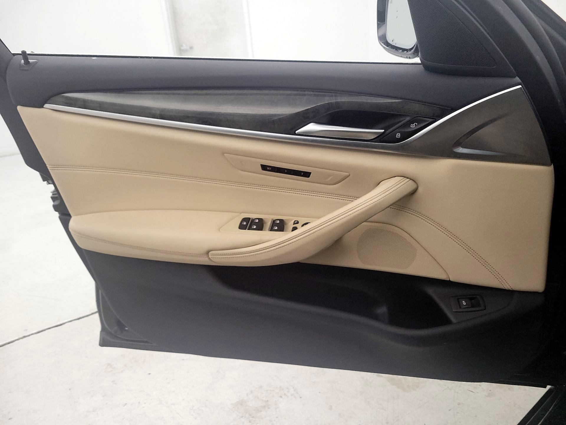 Thumbnail: 2022 BMW 5 Series - 12