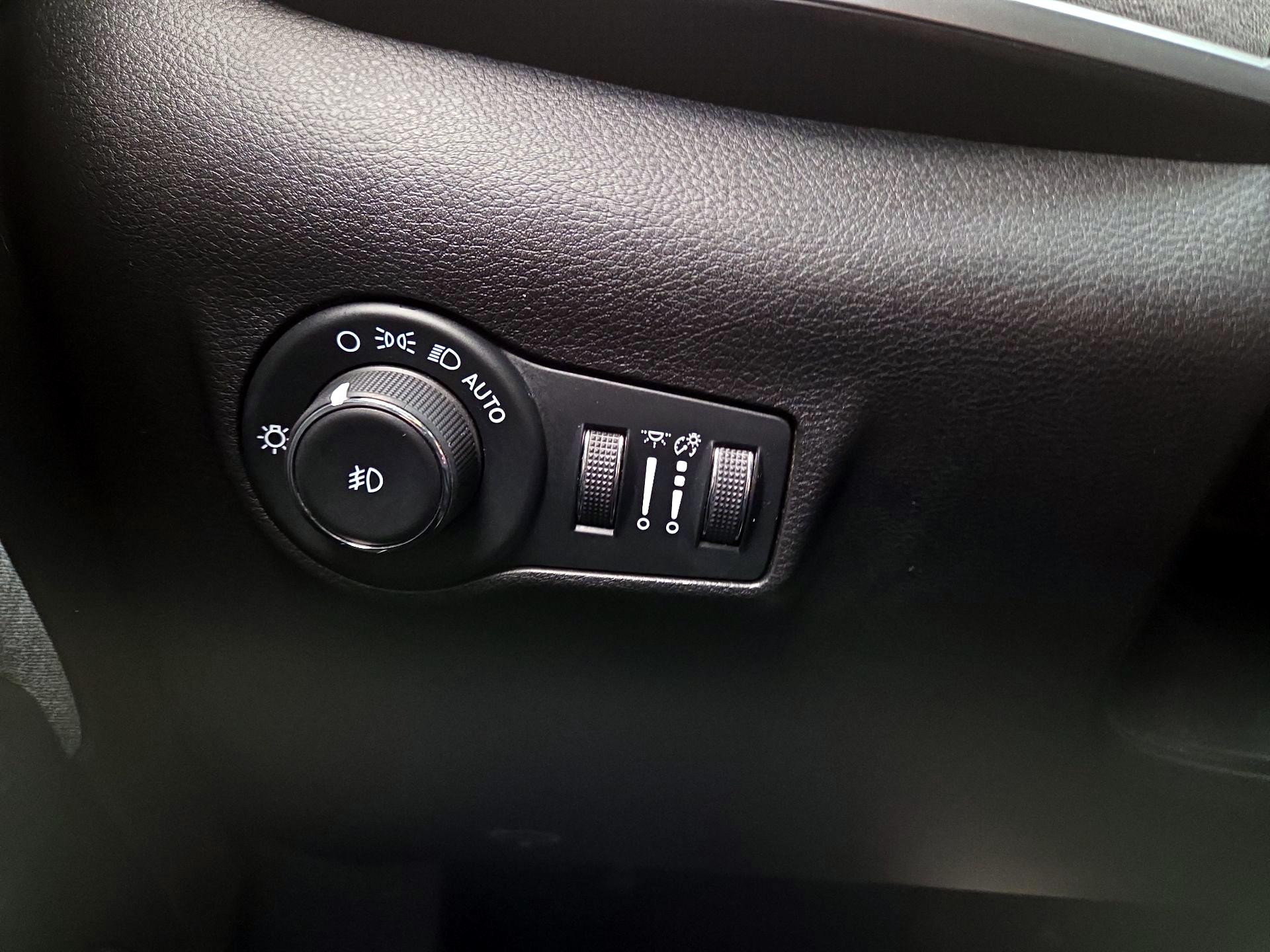 Thumbnail: 2022 Jeep Compass - 13