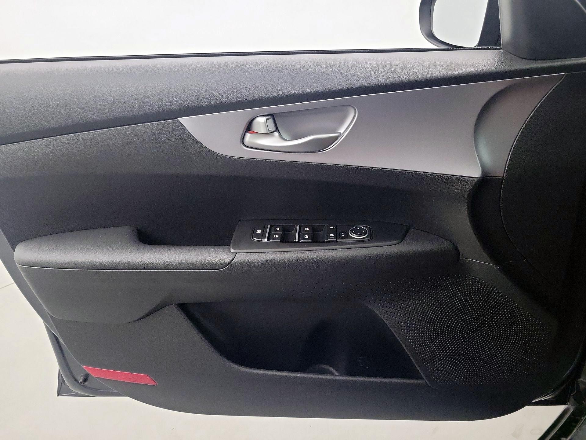 Thumbnail: 2023 Kia Forte - 12