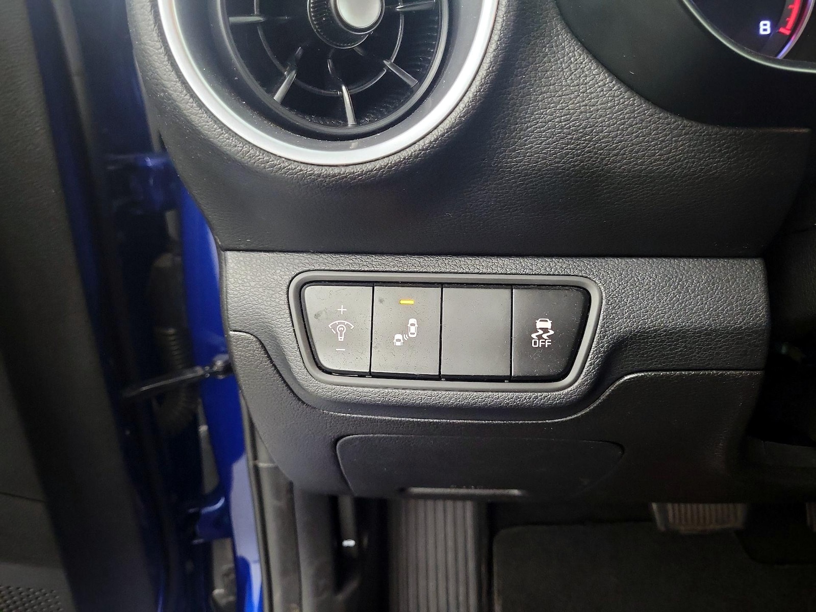 2023 Kia Forte LXS - Photo 14