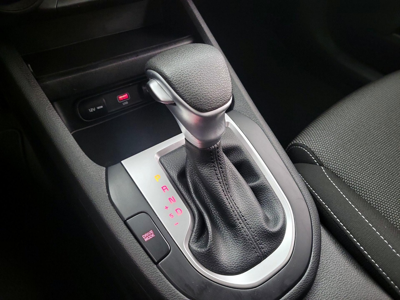 2023 Kia Forte LXS - Photo 18