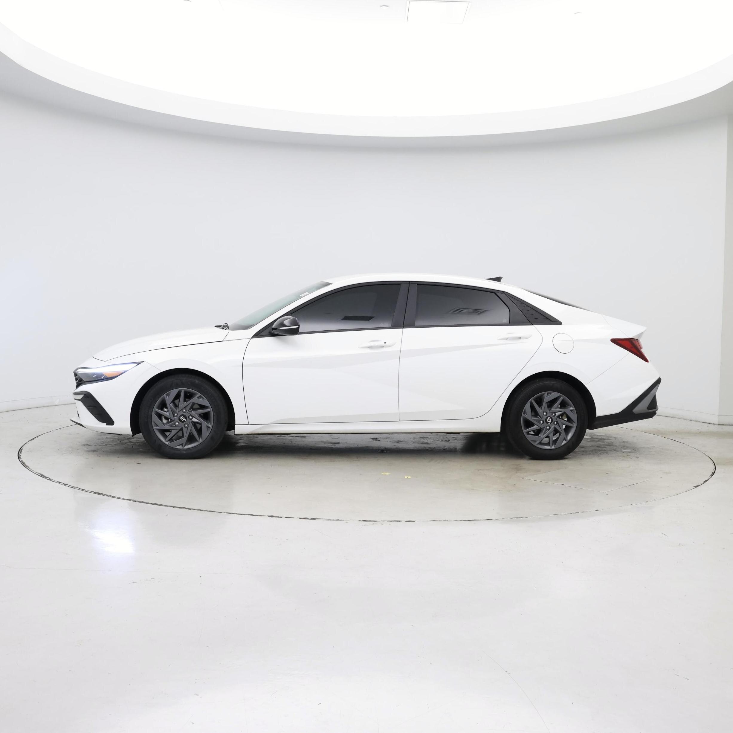 Thumbnail: 2024 Hyundai Elantra - 3