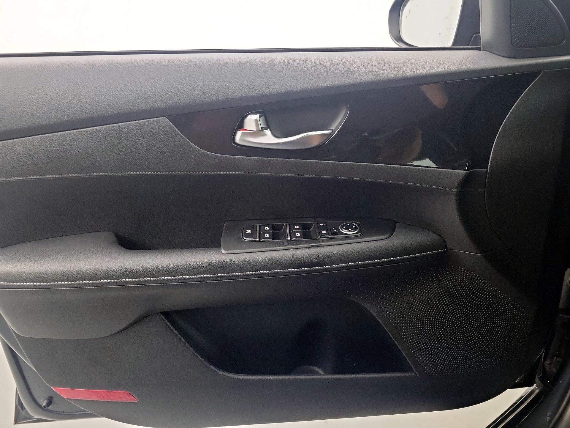 Thumbnail: 2023 Kia Forte - 12