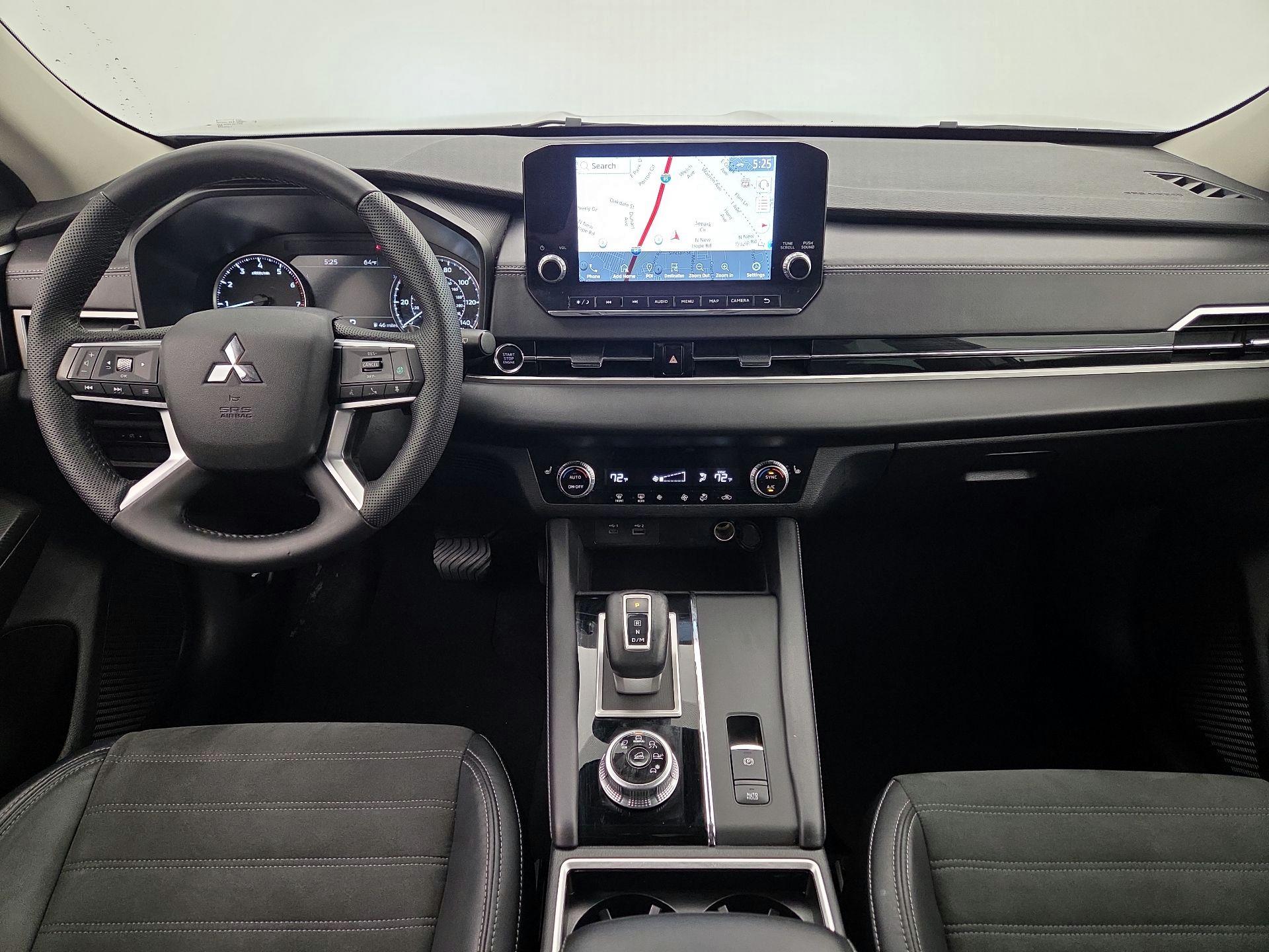 Thumbnail: 2023 Mitsubishi Outlander - 9