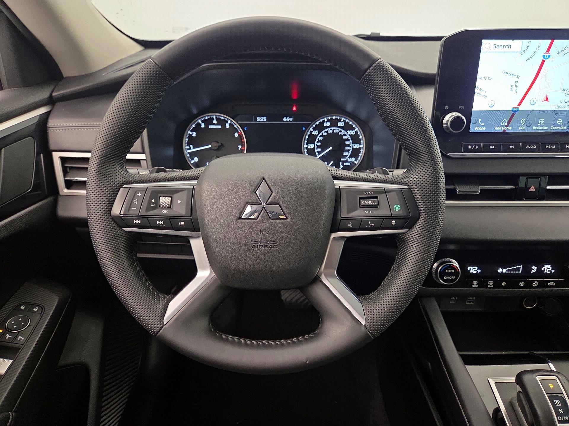 Thumbnail: 2023 Mitsubishi Outlander - 10