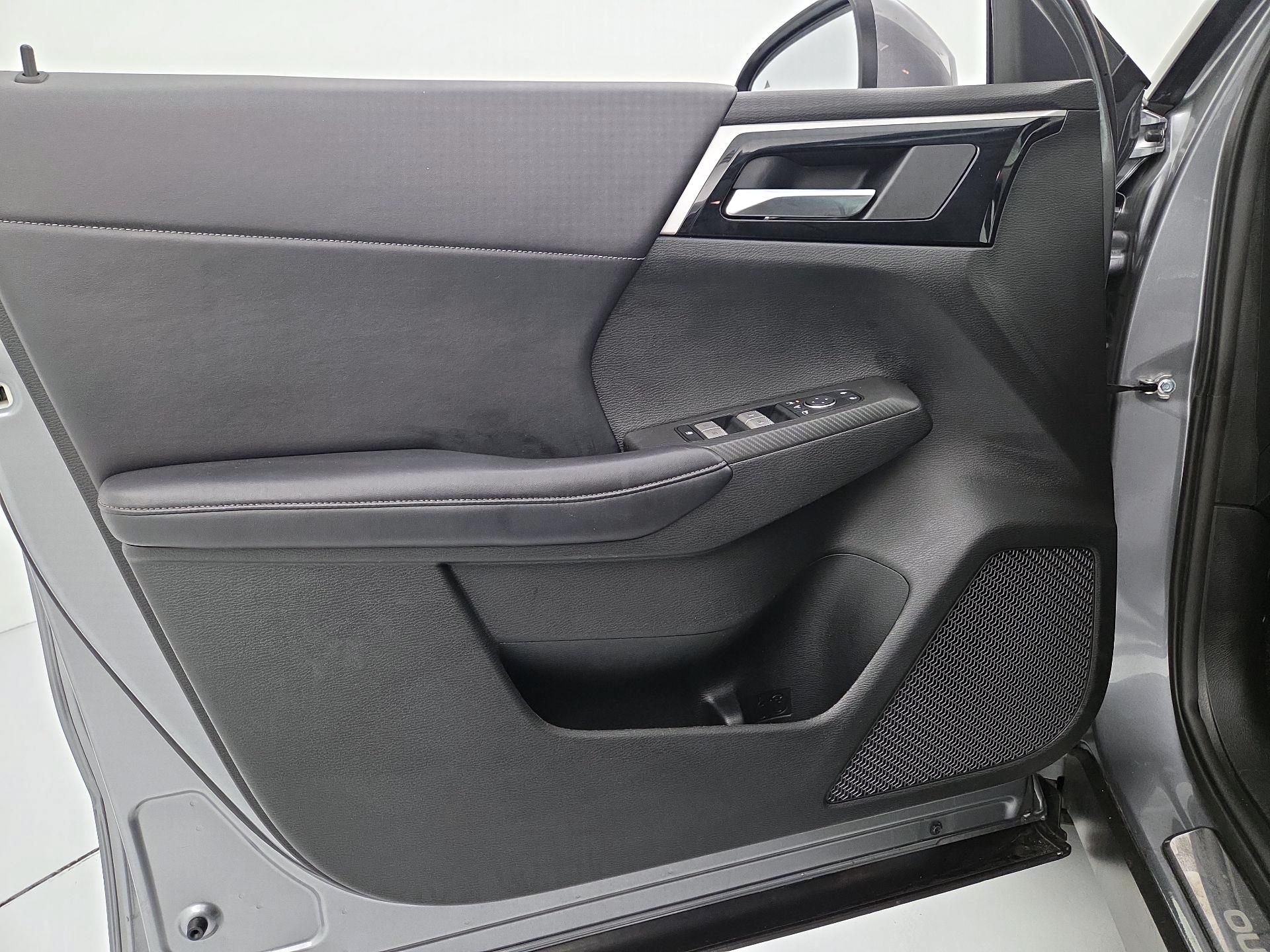 Thumbnail: 2023 Mitsubishi Outlander - 12