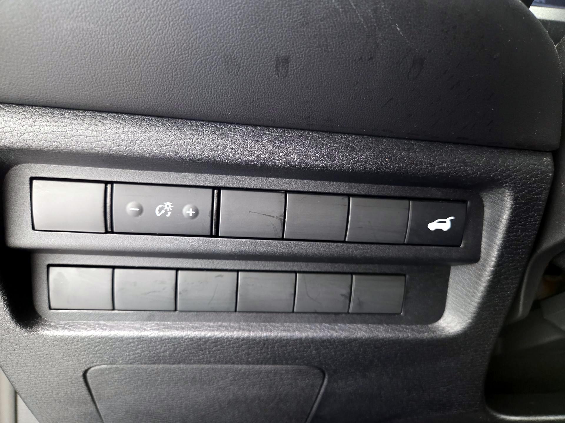 Thumbnail: 2023 Mitsubishi Outlander - 13