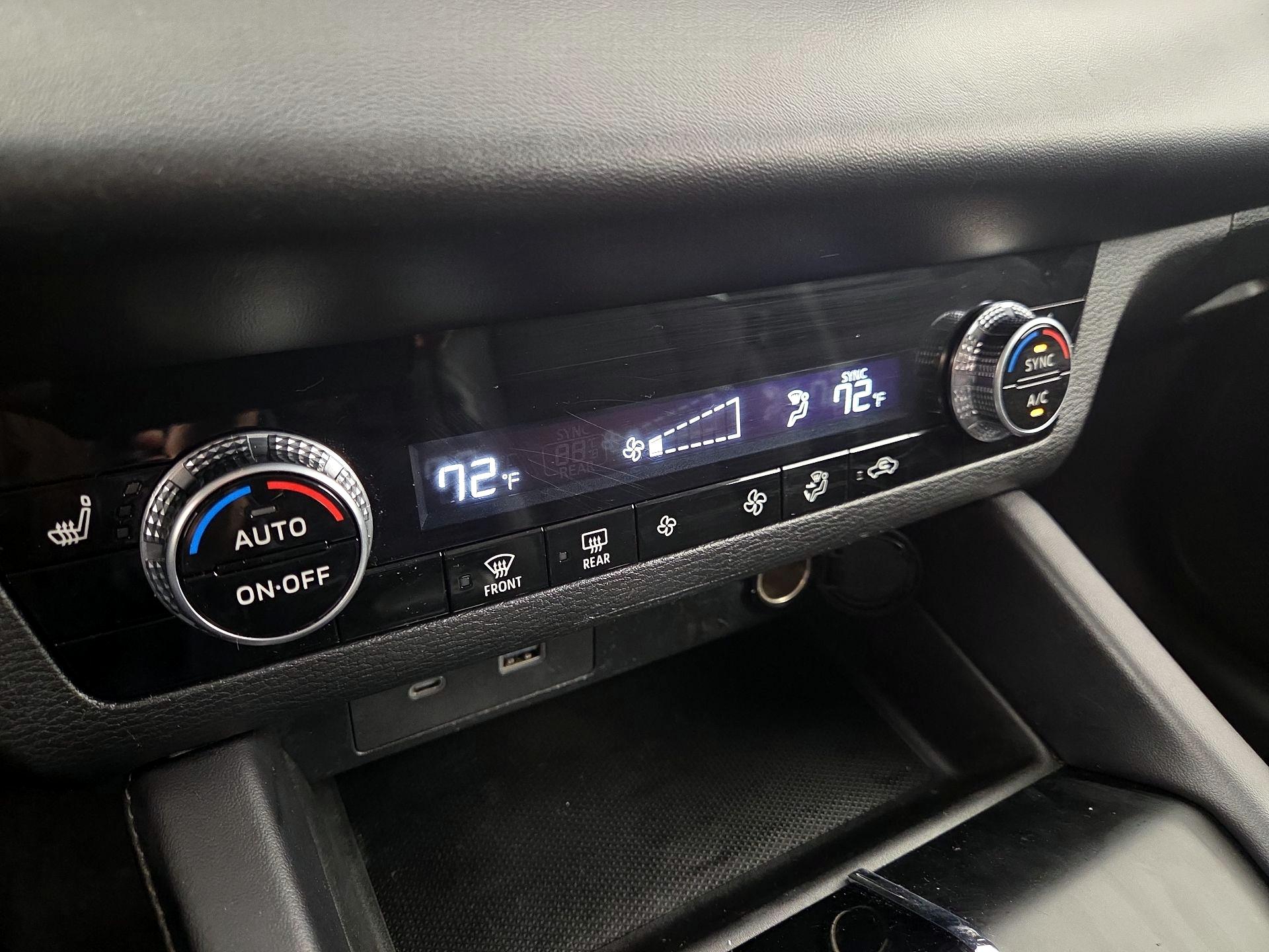 Thumbnail: 2023 Mitsubishi Outlander - 17