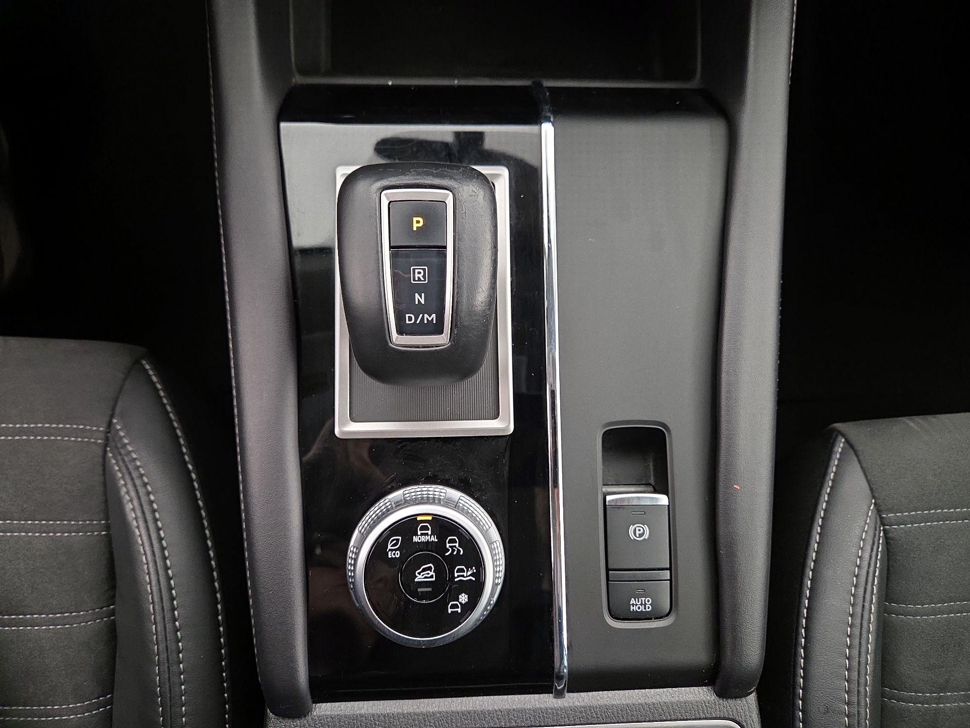 Thumbnail: 2023 Mitsubishi Outlander - 18