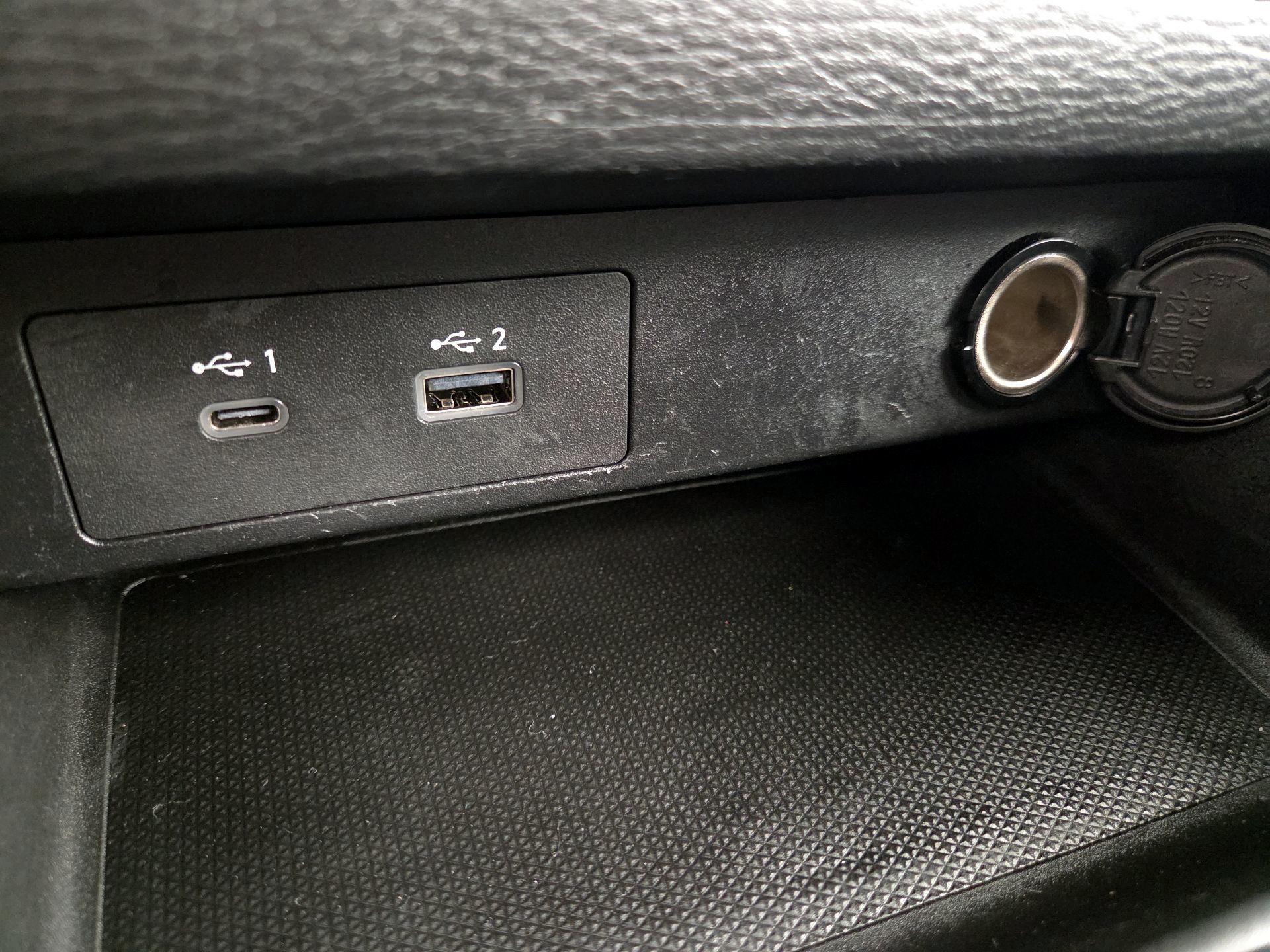 Thumbnail: 2023 Mitsubishi Outlander - 19