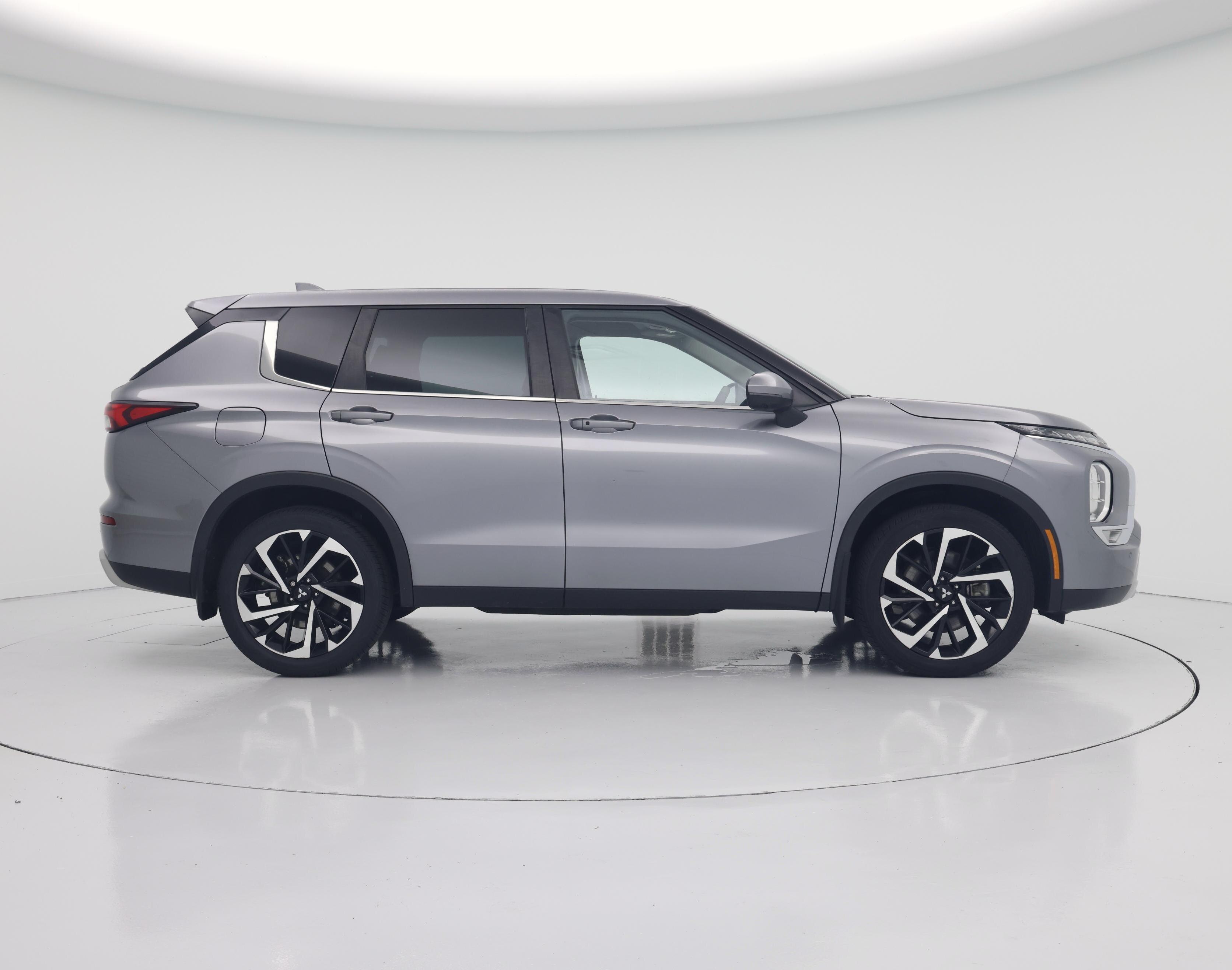 Thumbnail: 2023 Mitsubishi Outlander - 7