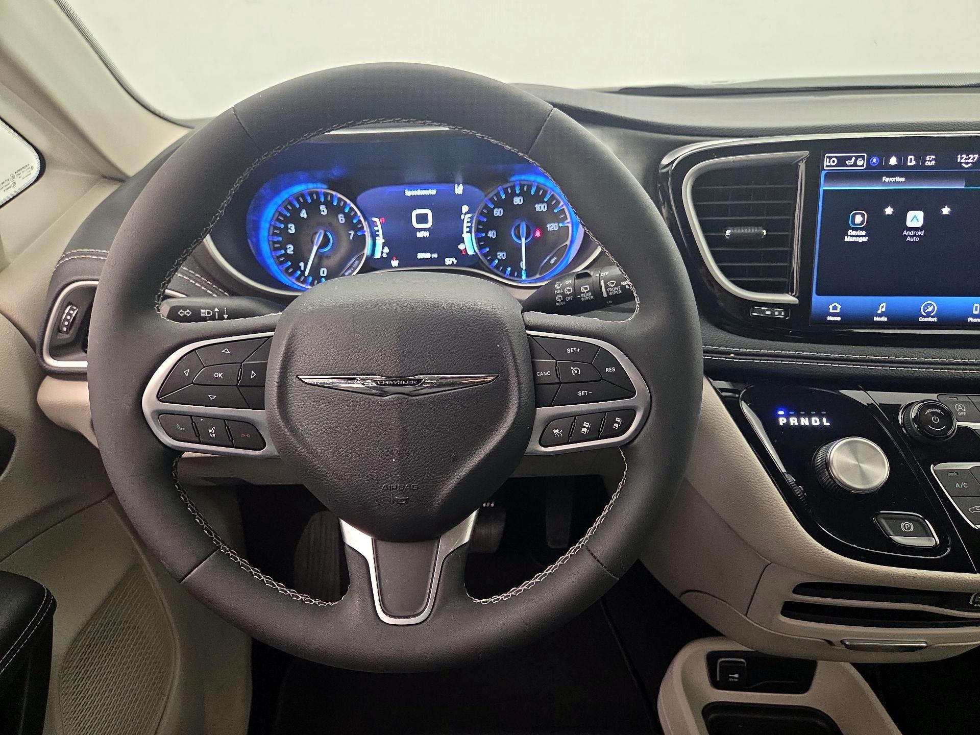 Thumbnail: 2023 Chrysler Pacifica - 10