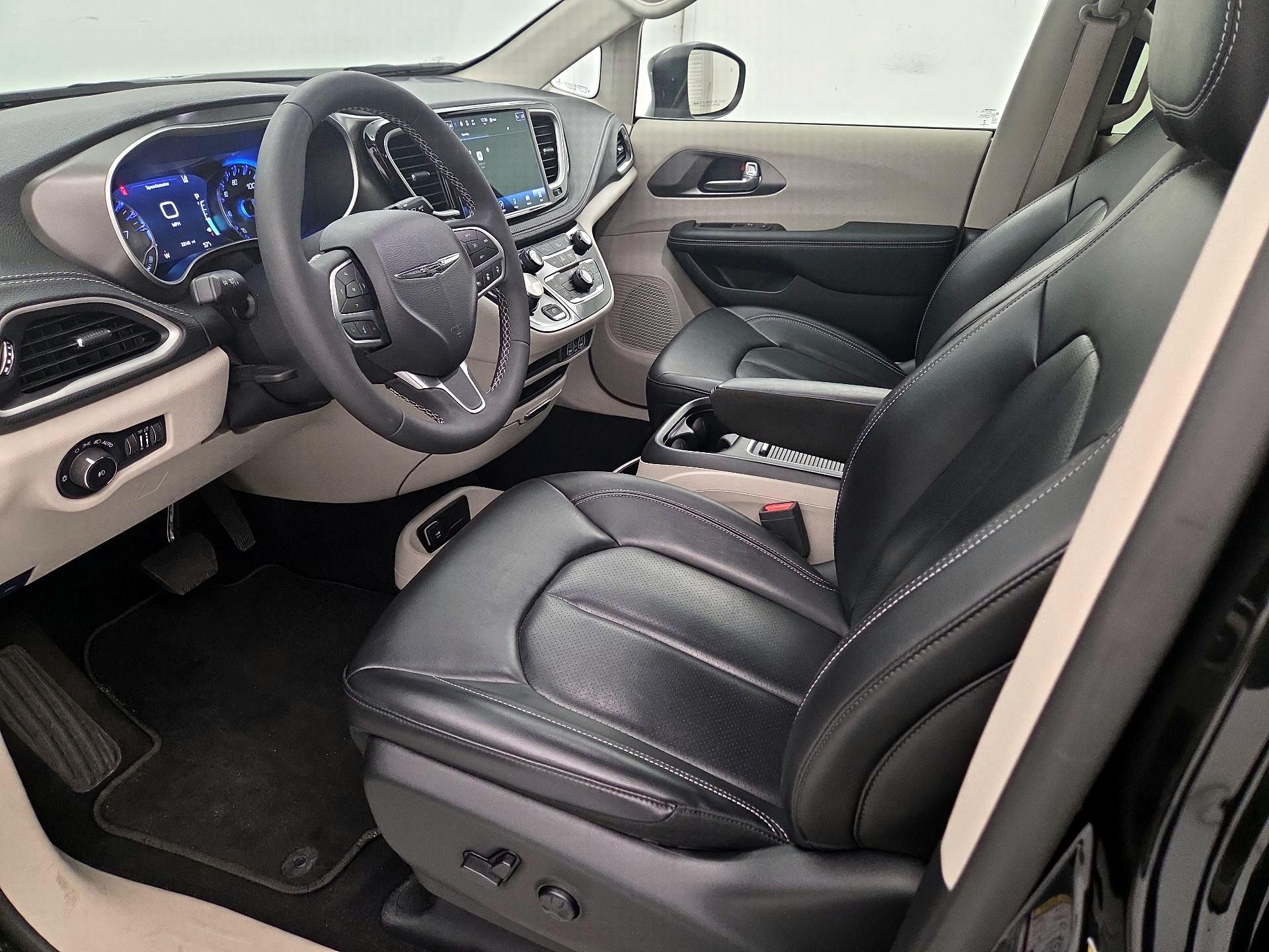 Thumbnail: 2023 Chrysler Pacifica - 11