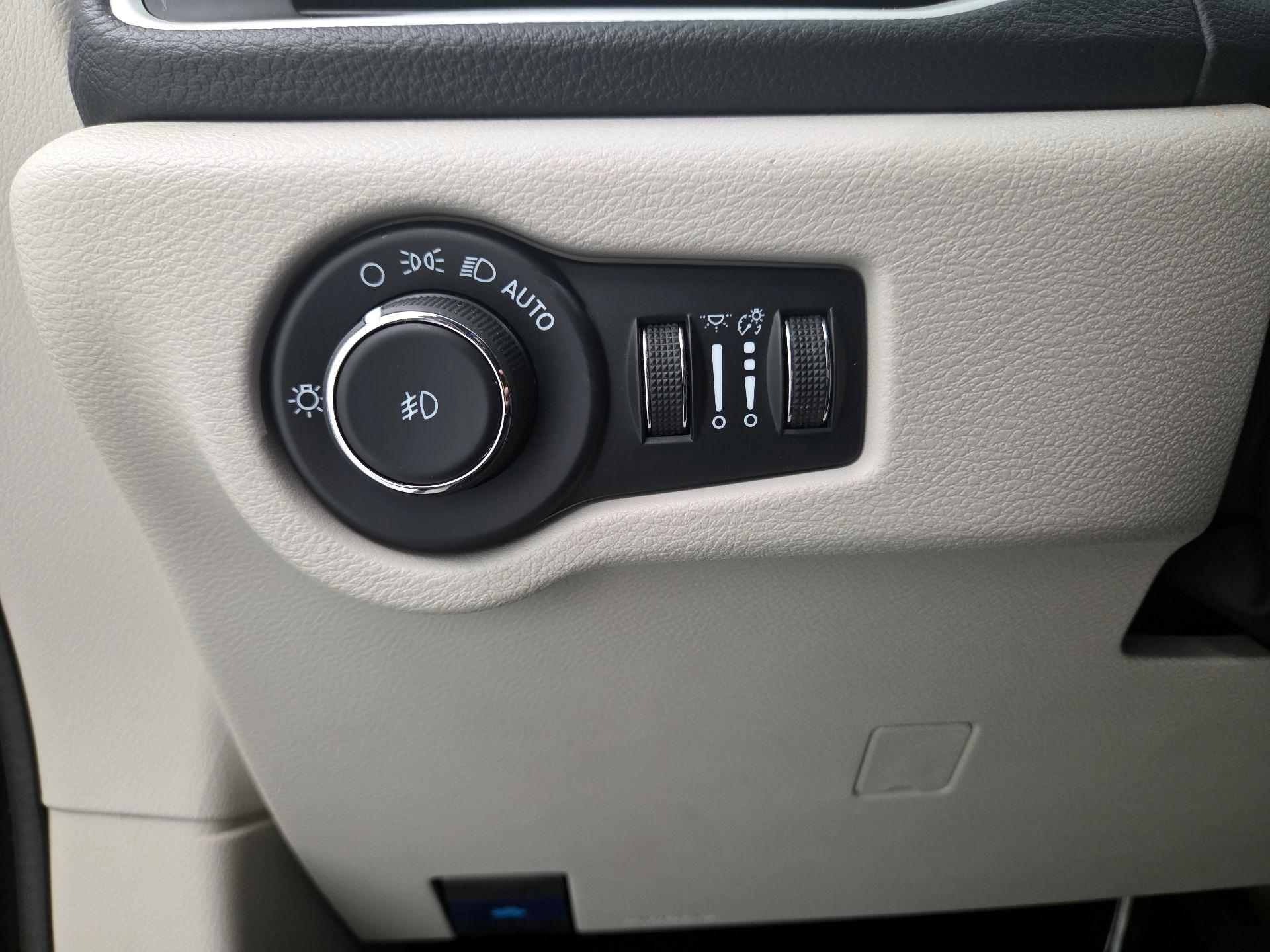 Thumbnail: 2023 Chrysler Pacifica - 13