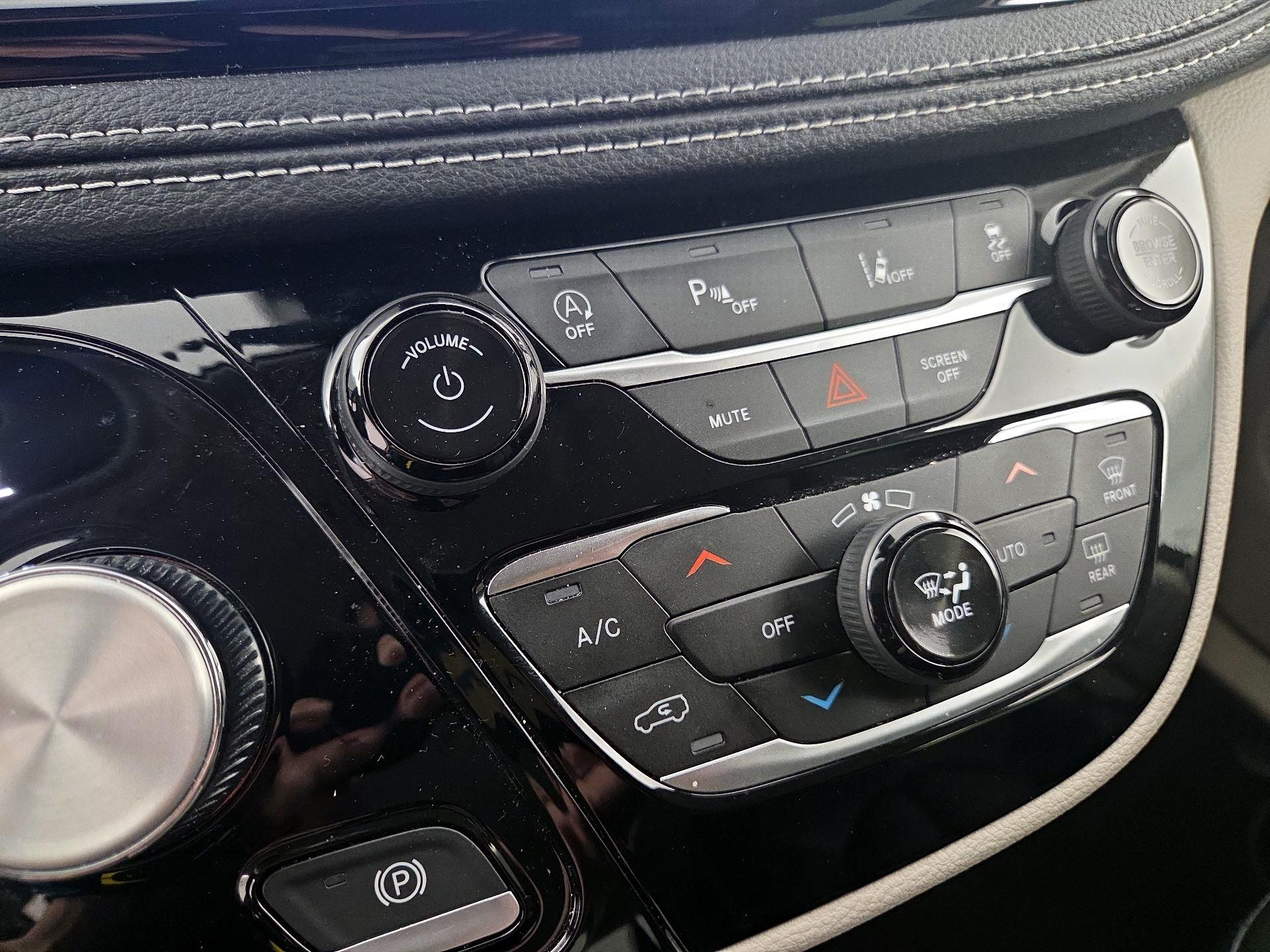 Thumbnail: 2023 Chrysler Pacifica - 16