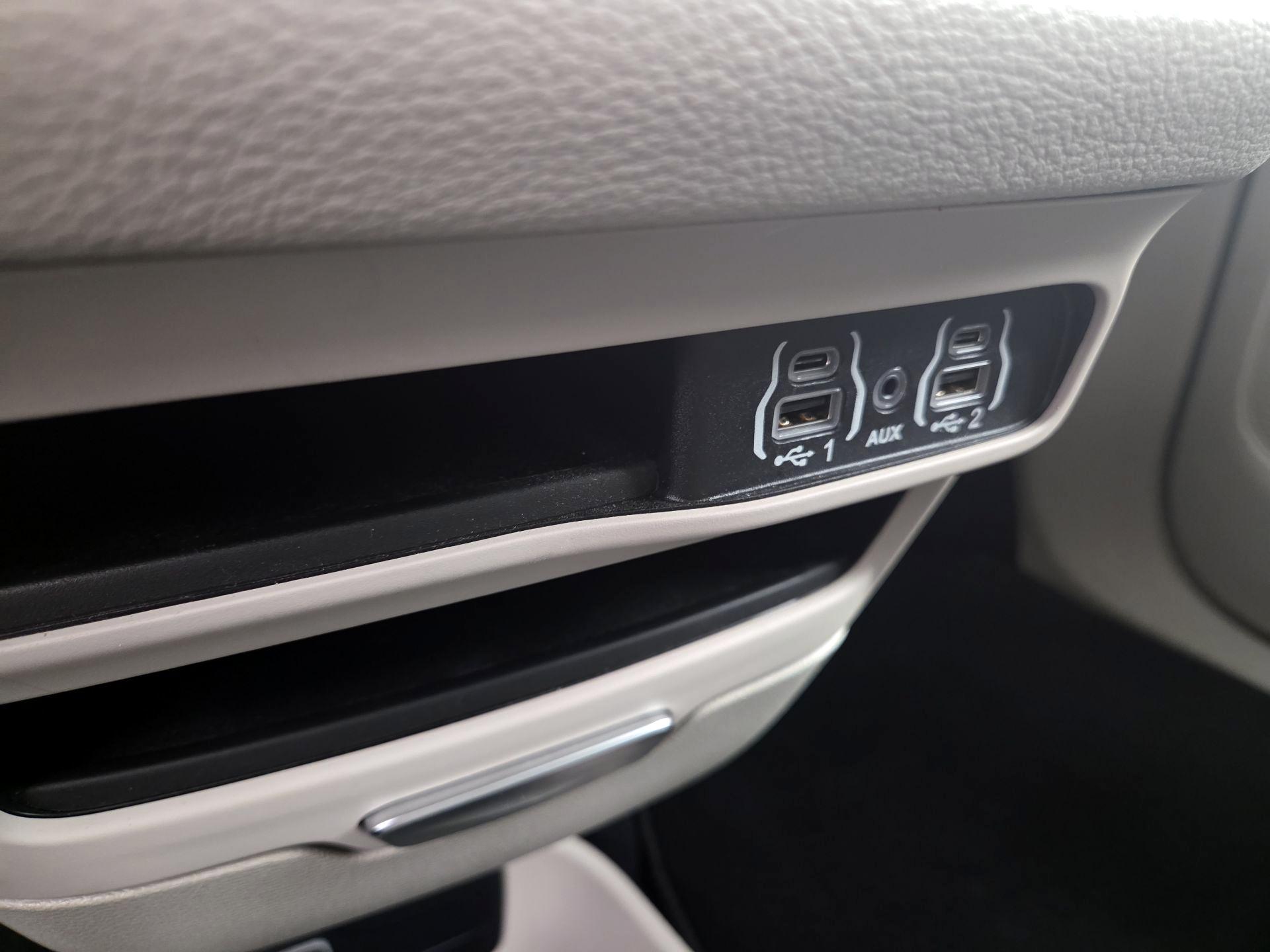 Thumbnail: 2023 Chrysler Pacifica - 18