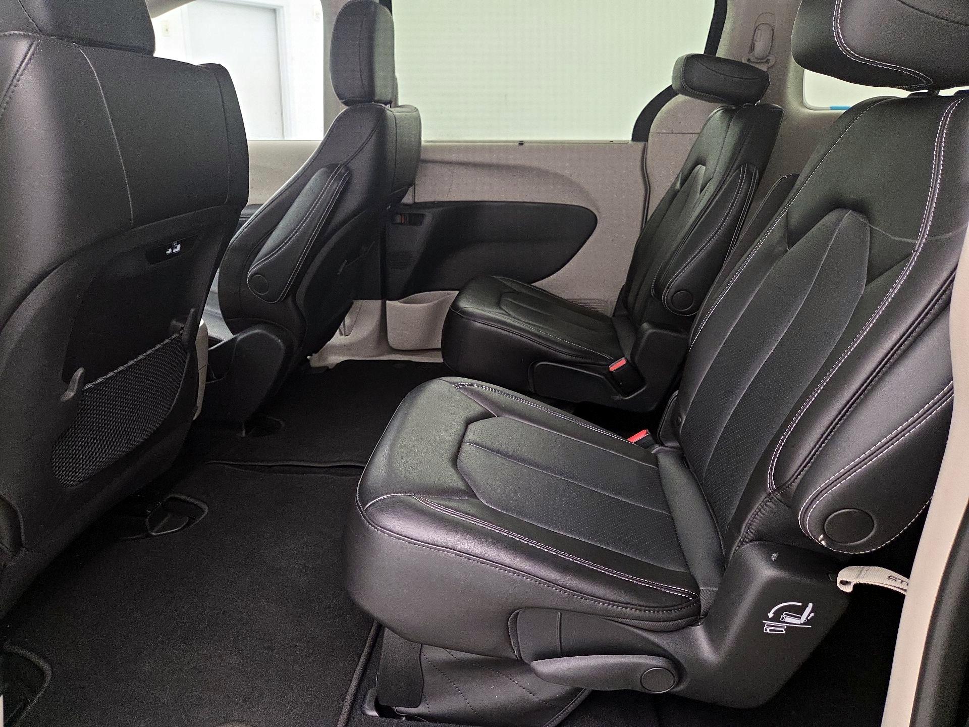 Thumbnail: 2023 Chrysler Pacifica - 19