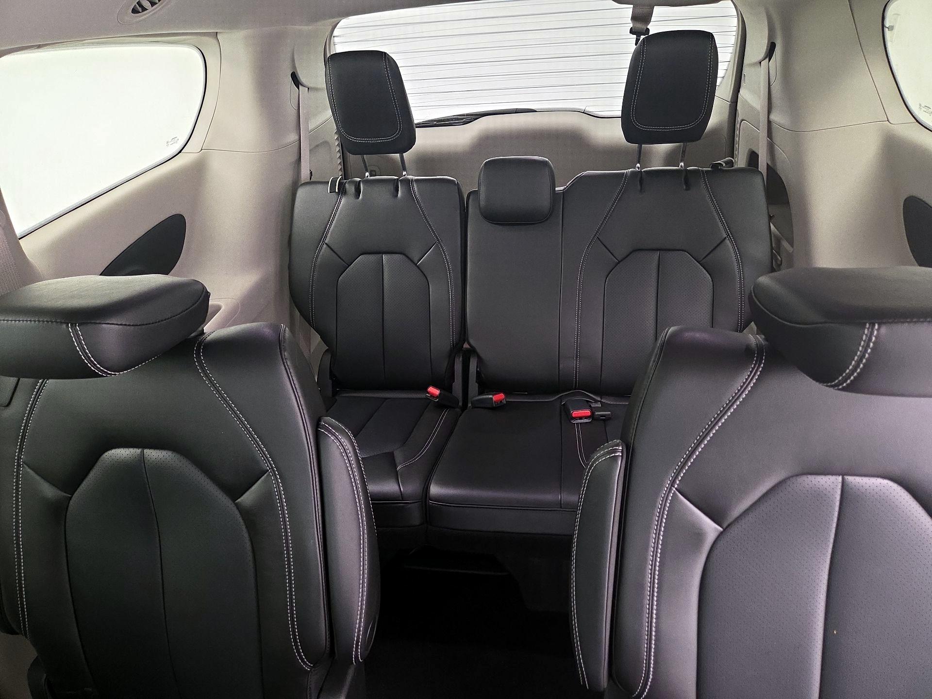 Thumbnail: 2023 Chrysler Pacifica - 20