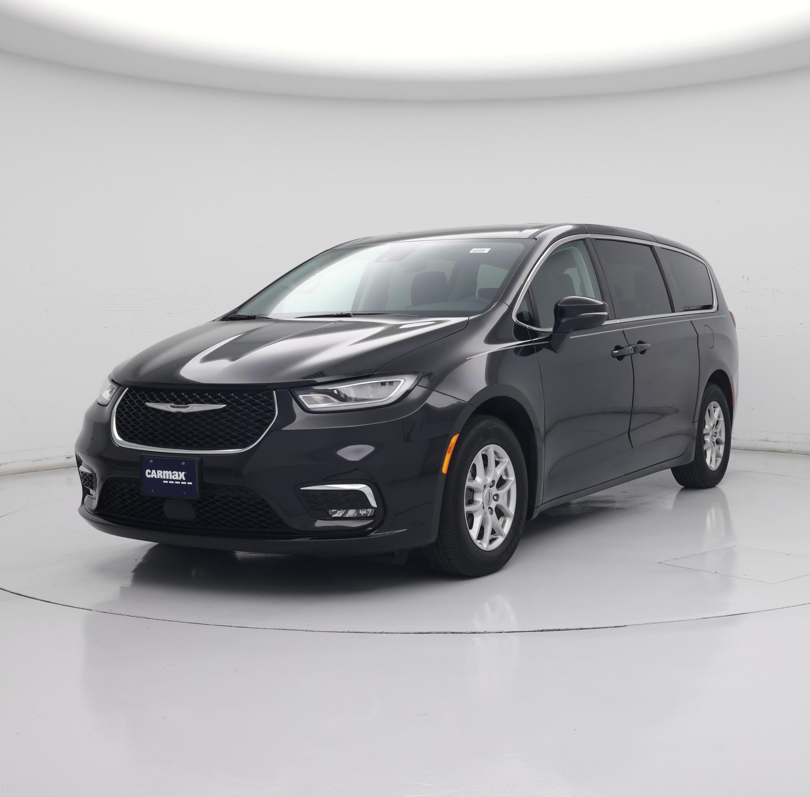 Thumbnail: 2023 Chrysler Pacifica - 4