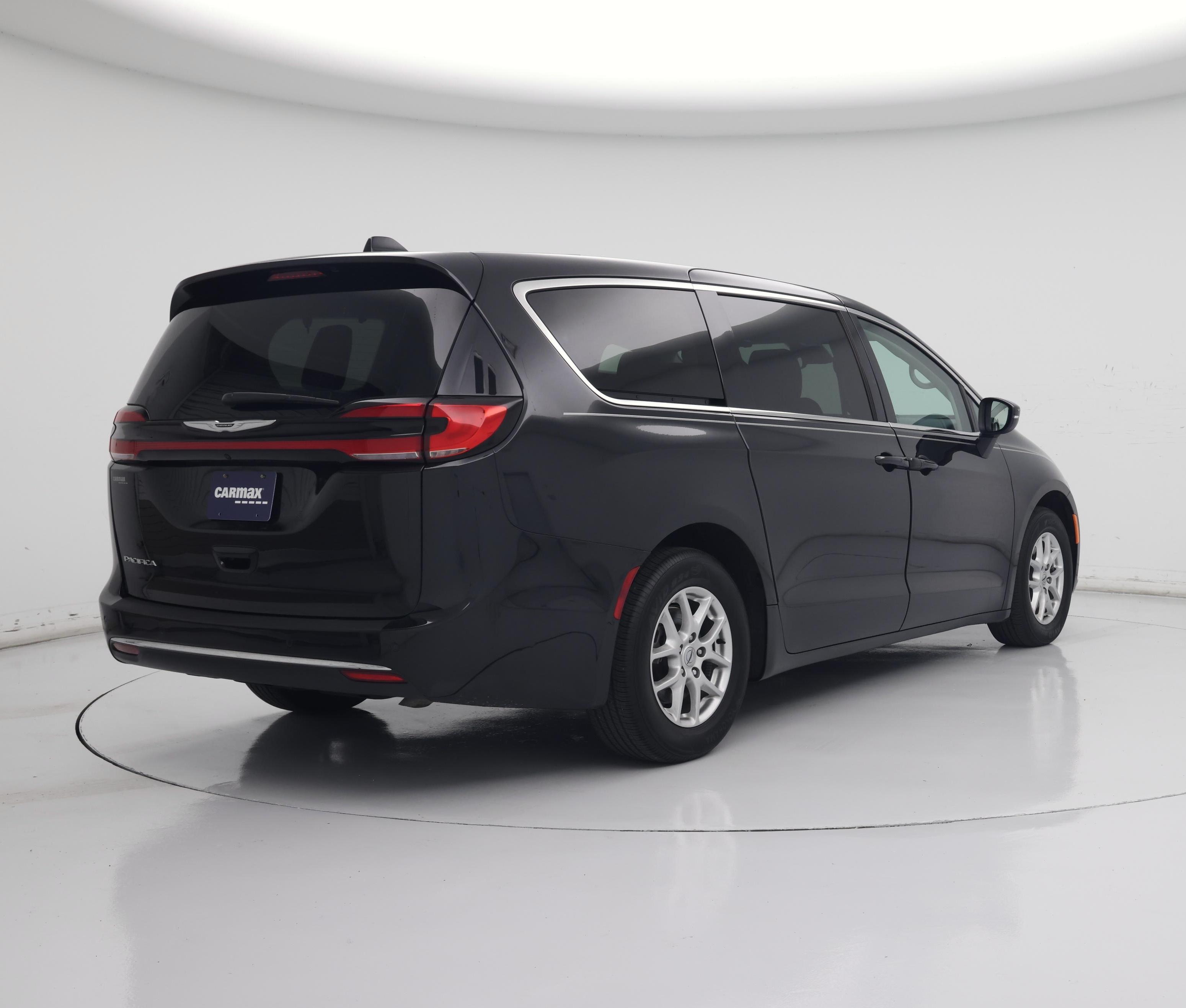 Thumbnail: 2023 Chrysler Pacifica - 8