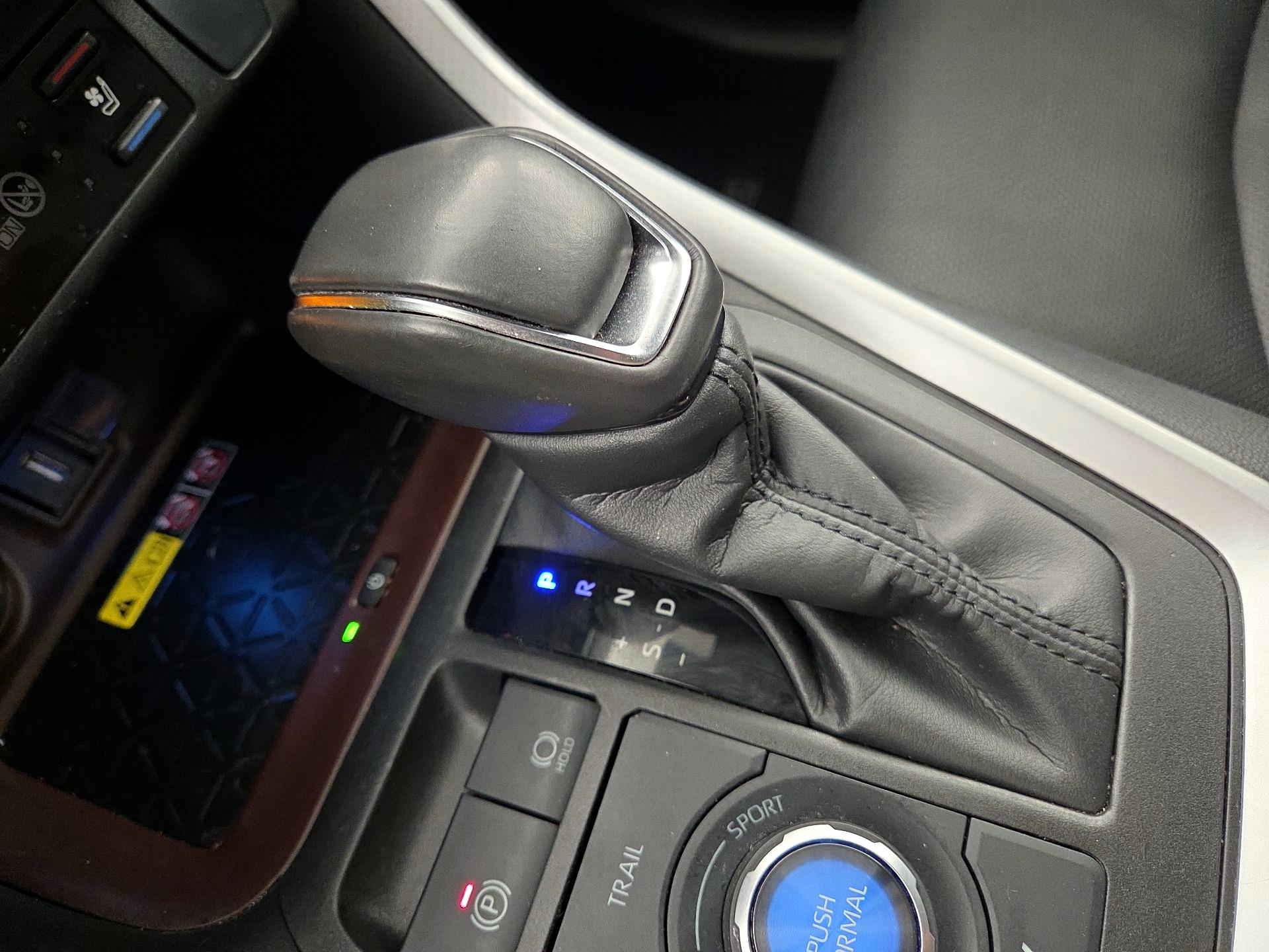 Thumbnail: 2022 Toyota RAV4 - 17