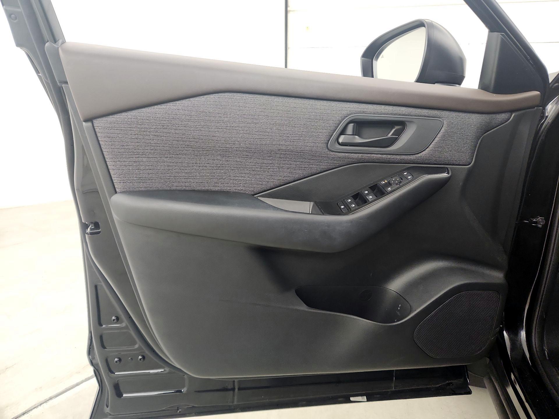 Thumbnail: 2023 Nissan Rogue - 11