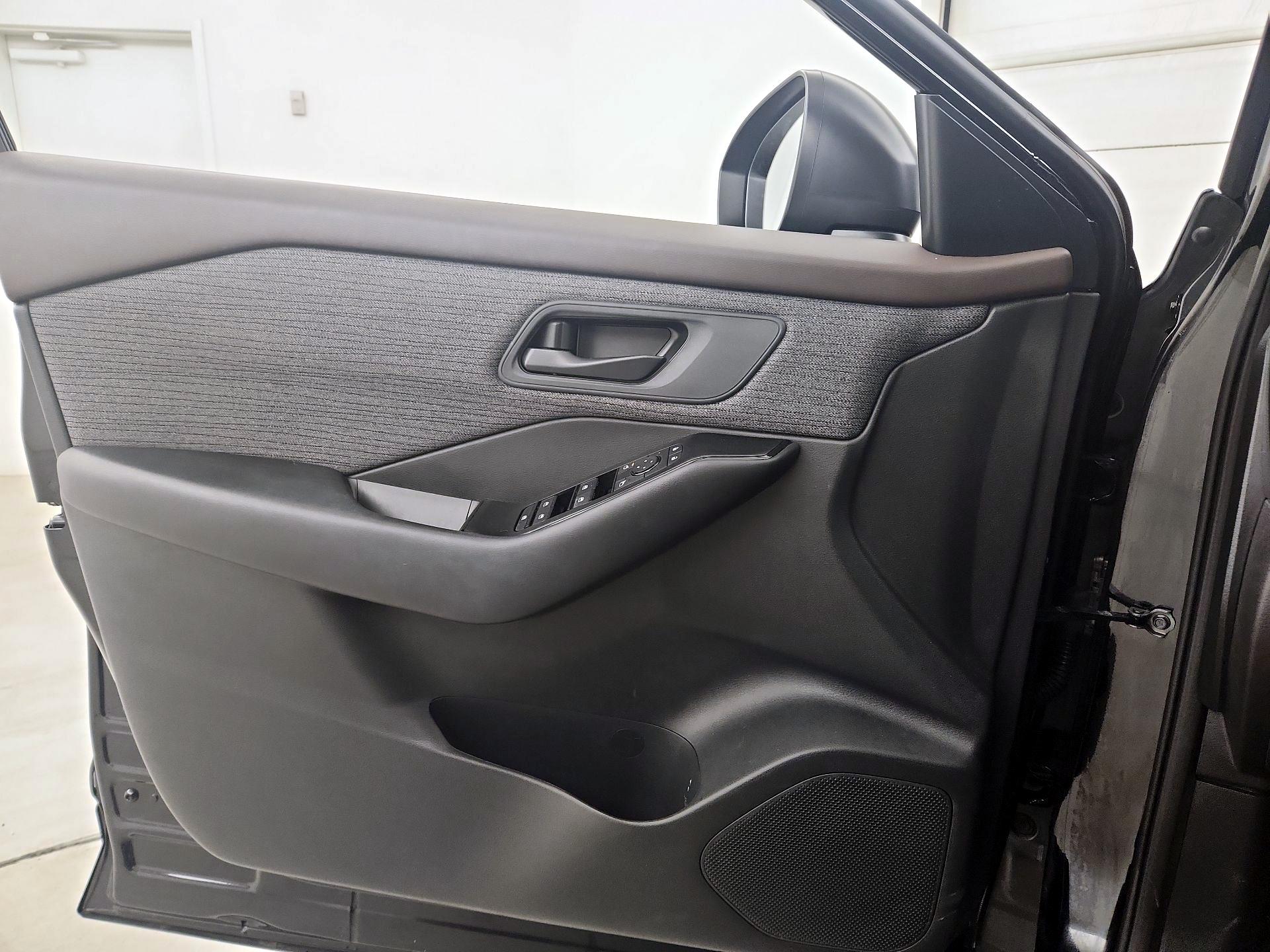 Thumbnail: 2023 Nissan Rogue - 12