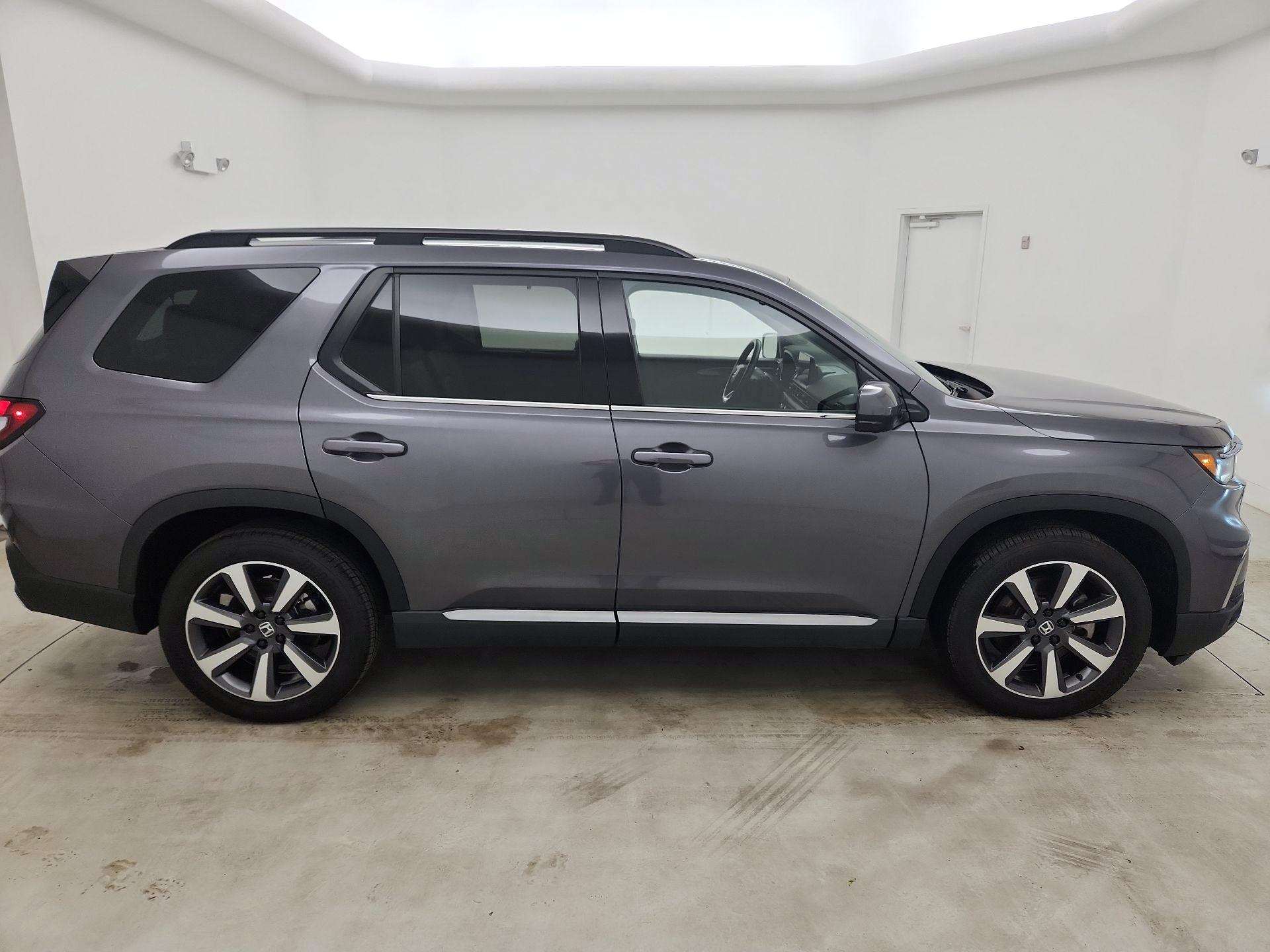 Thumbnail: 2023 Honda Pilot - 4
