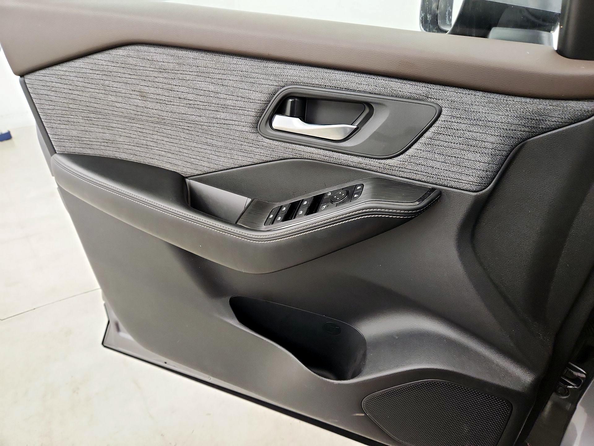 Thumbnail: 2023 Nissan Rogue - 12