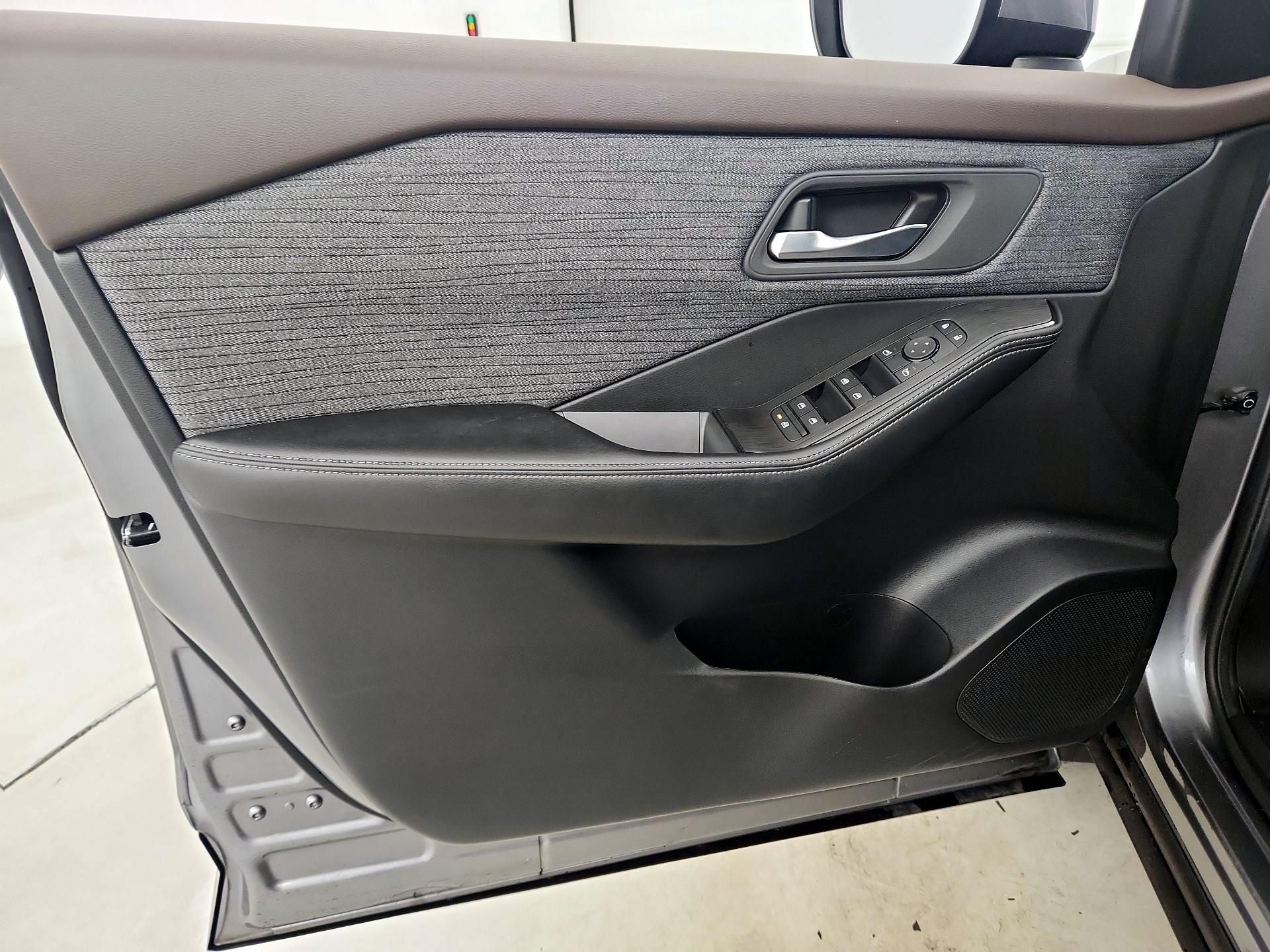 Thumbnail: 2023 Nissan Rogue - 12