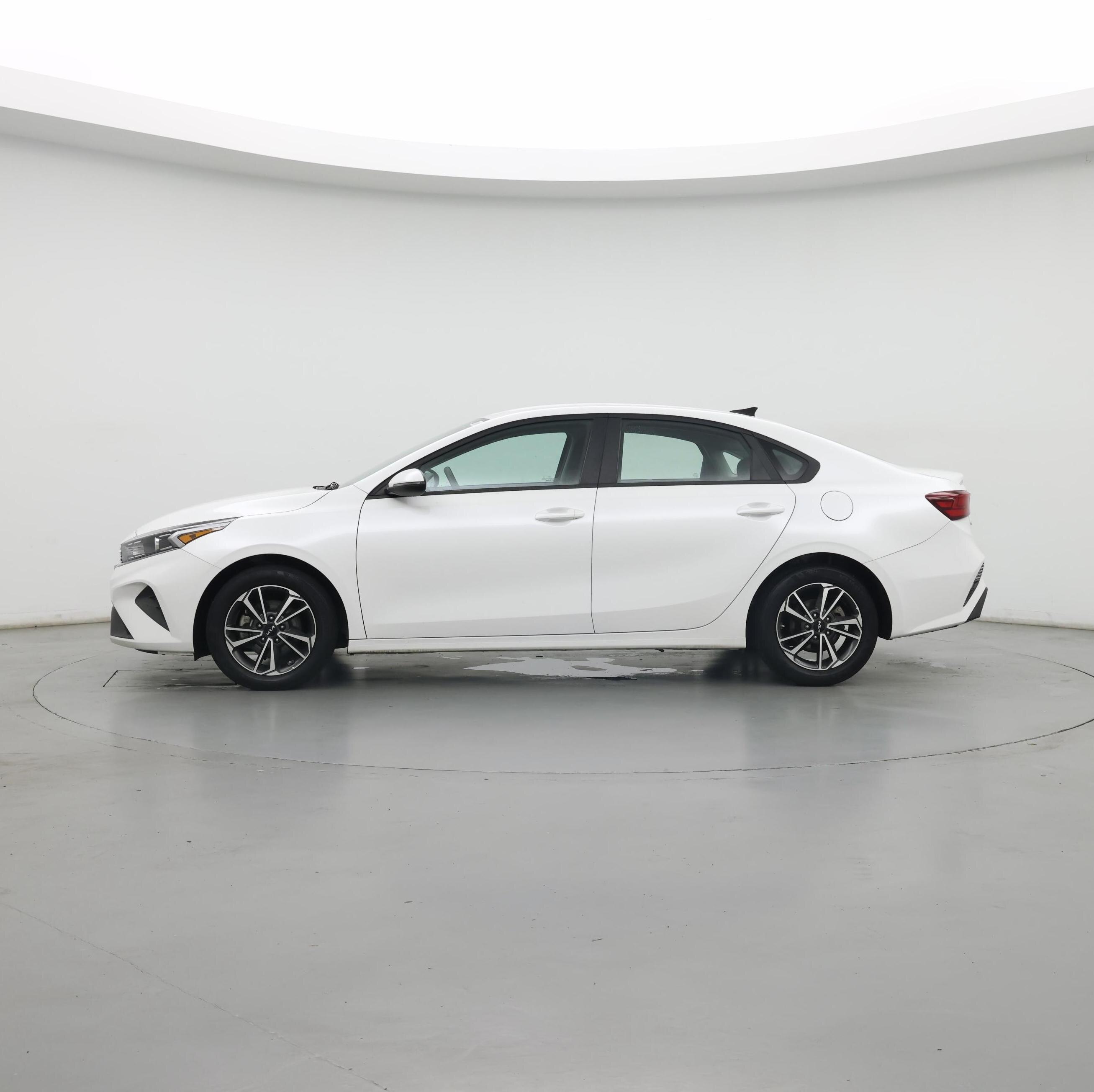 Thumbnail: 2023 Kia Forte - 3
