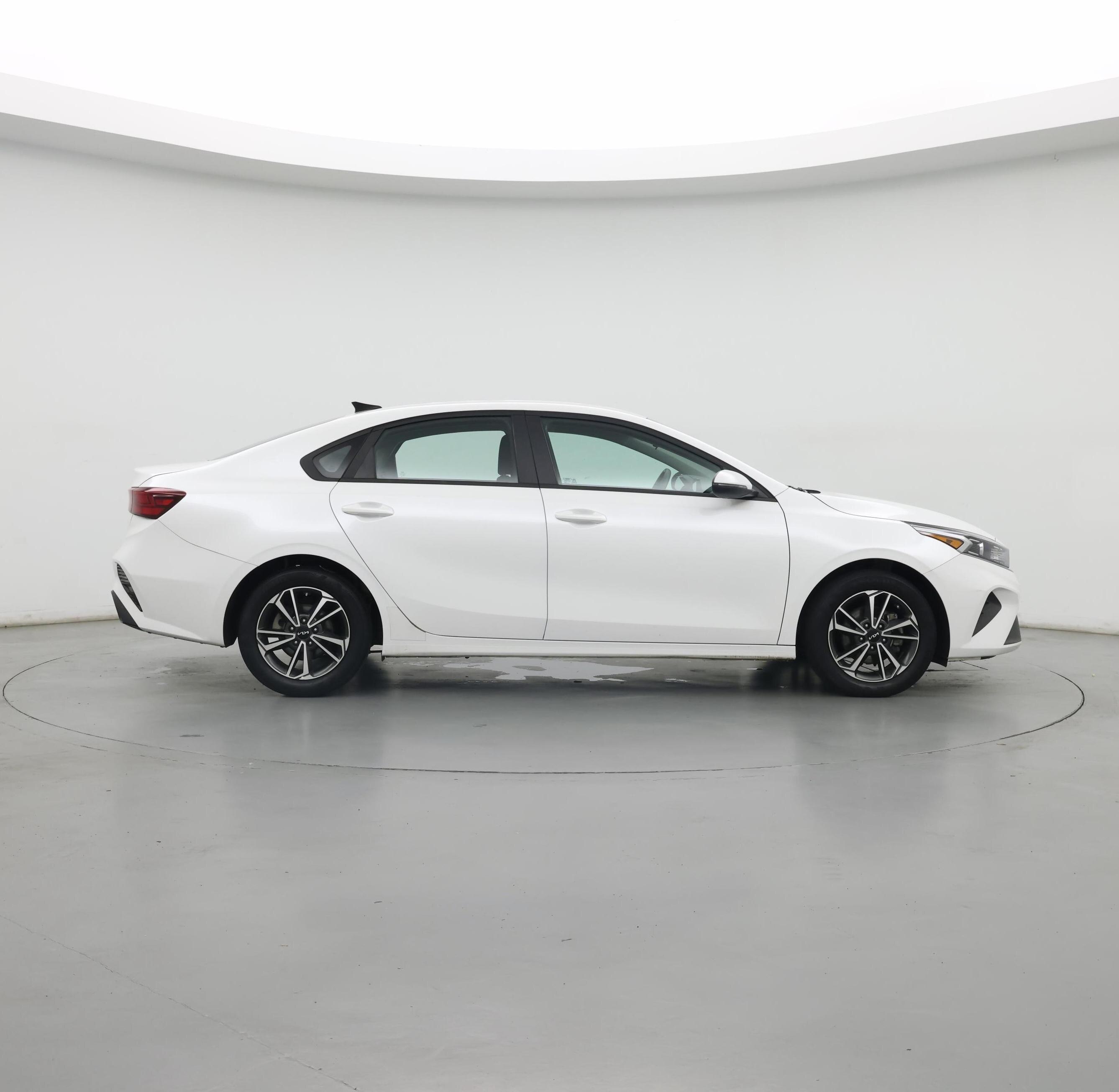 Thumbnail: 2023 Kia Forte - 7