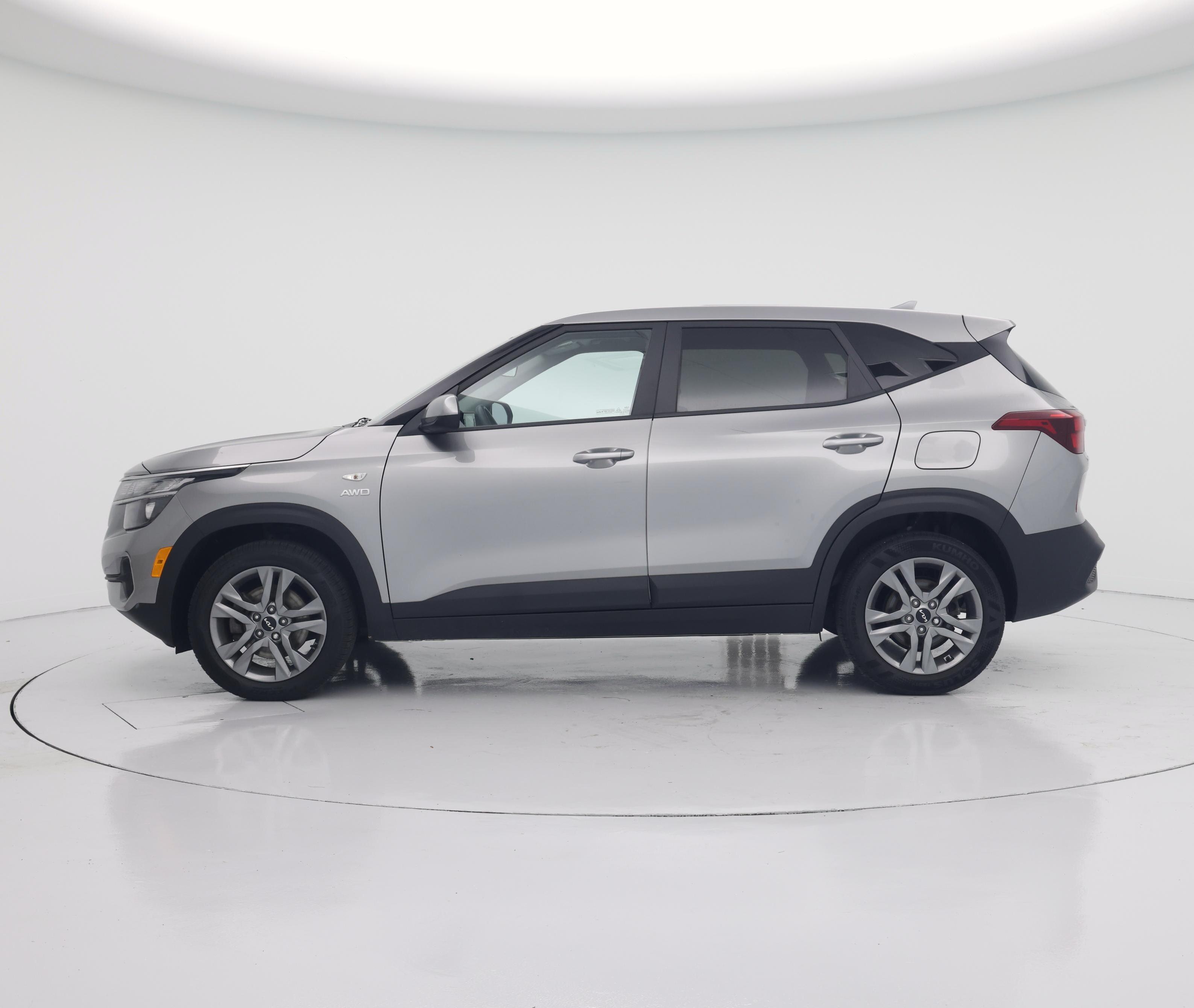 Thumbnail: 2023 Kia Seltos - 3