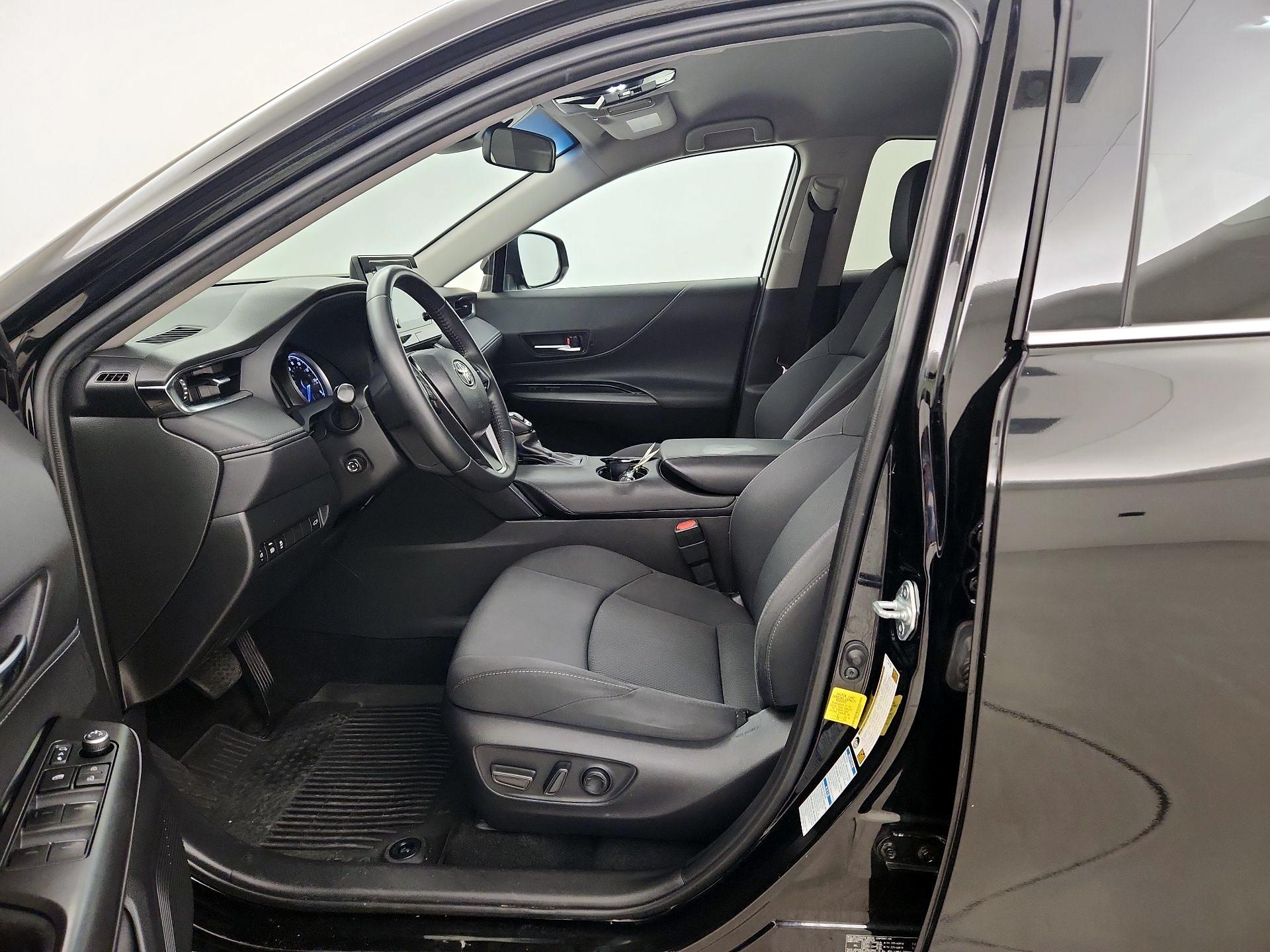 Thumbnail: 2021 Toyota Venza - 11