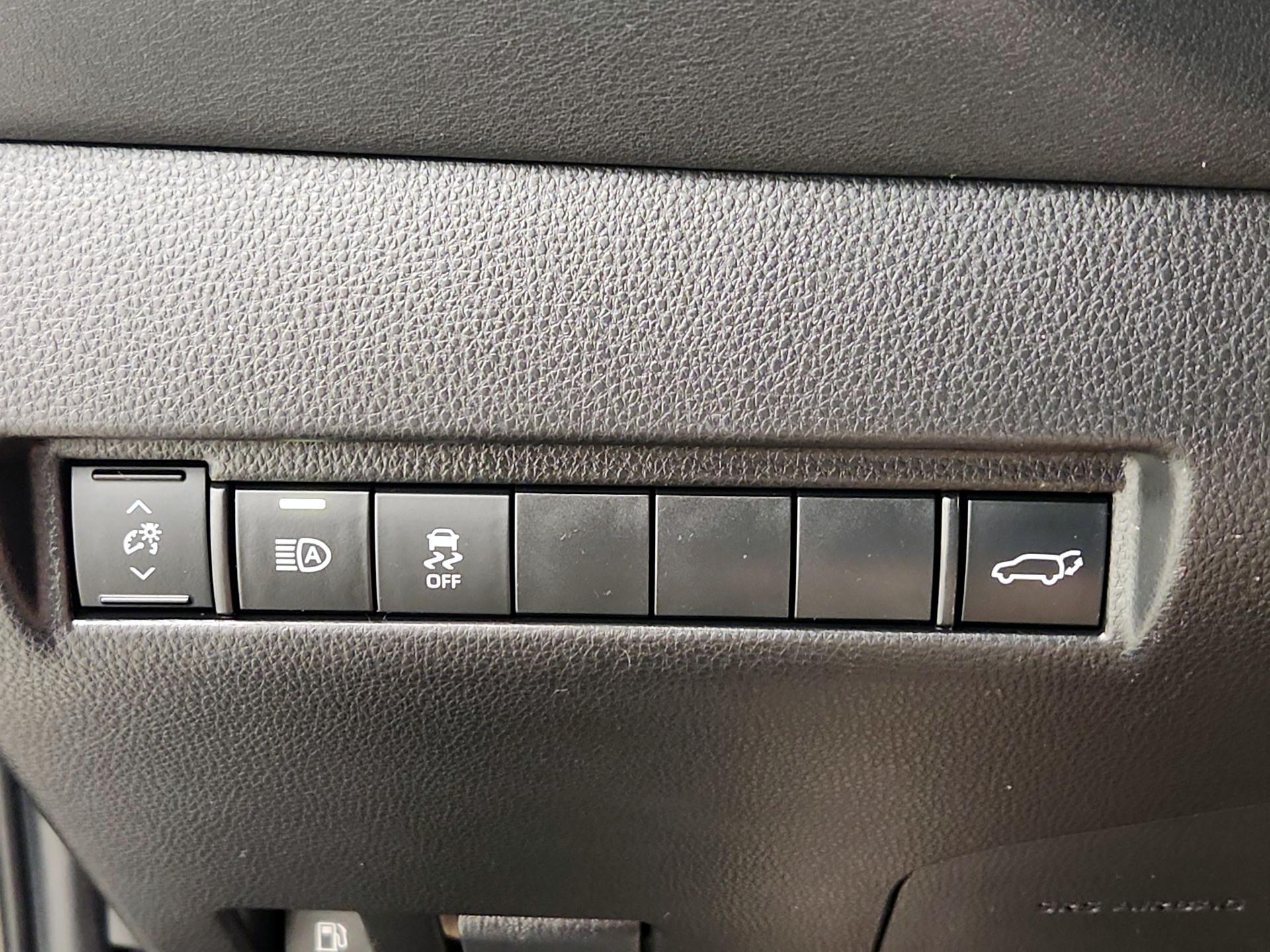 Thumbnail: 2021 Toyota Venza - 13