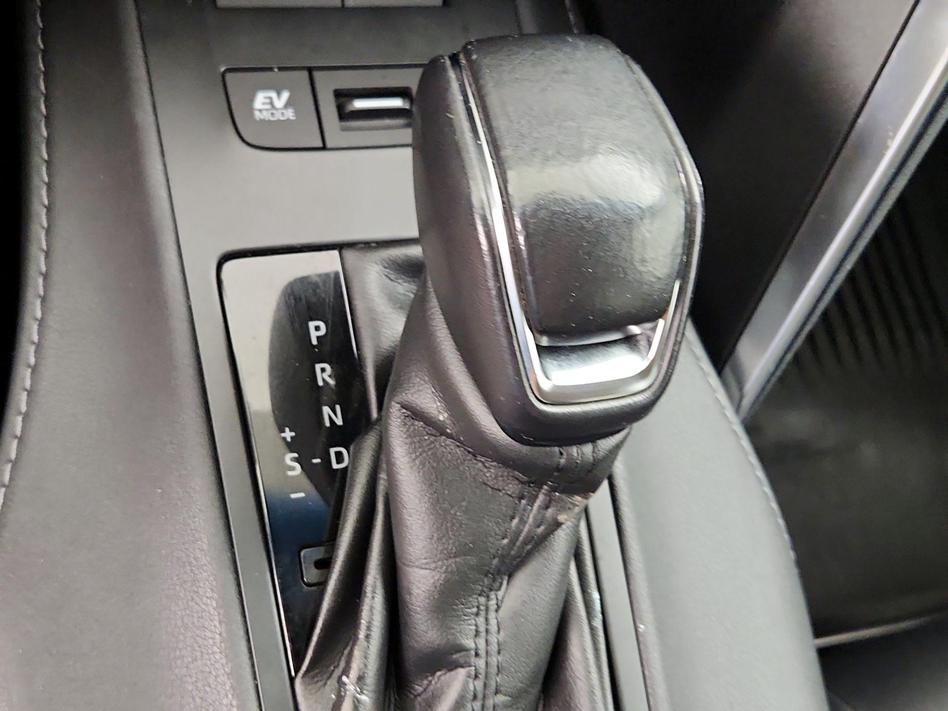 Thumbnail: 2021 Toyota Venza - 17