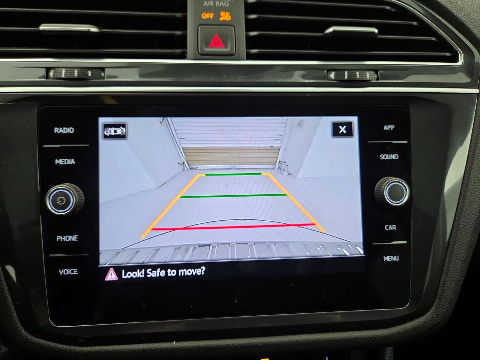 Thumbnail: 2022 Volkswagen Tiguan - 14