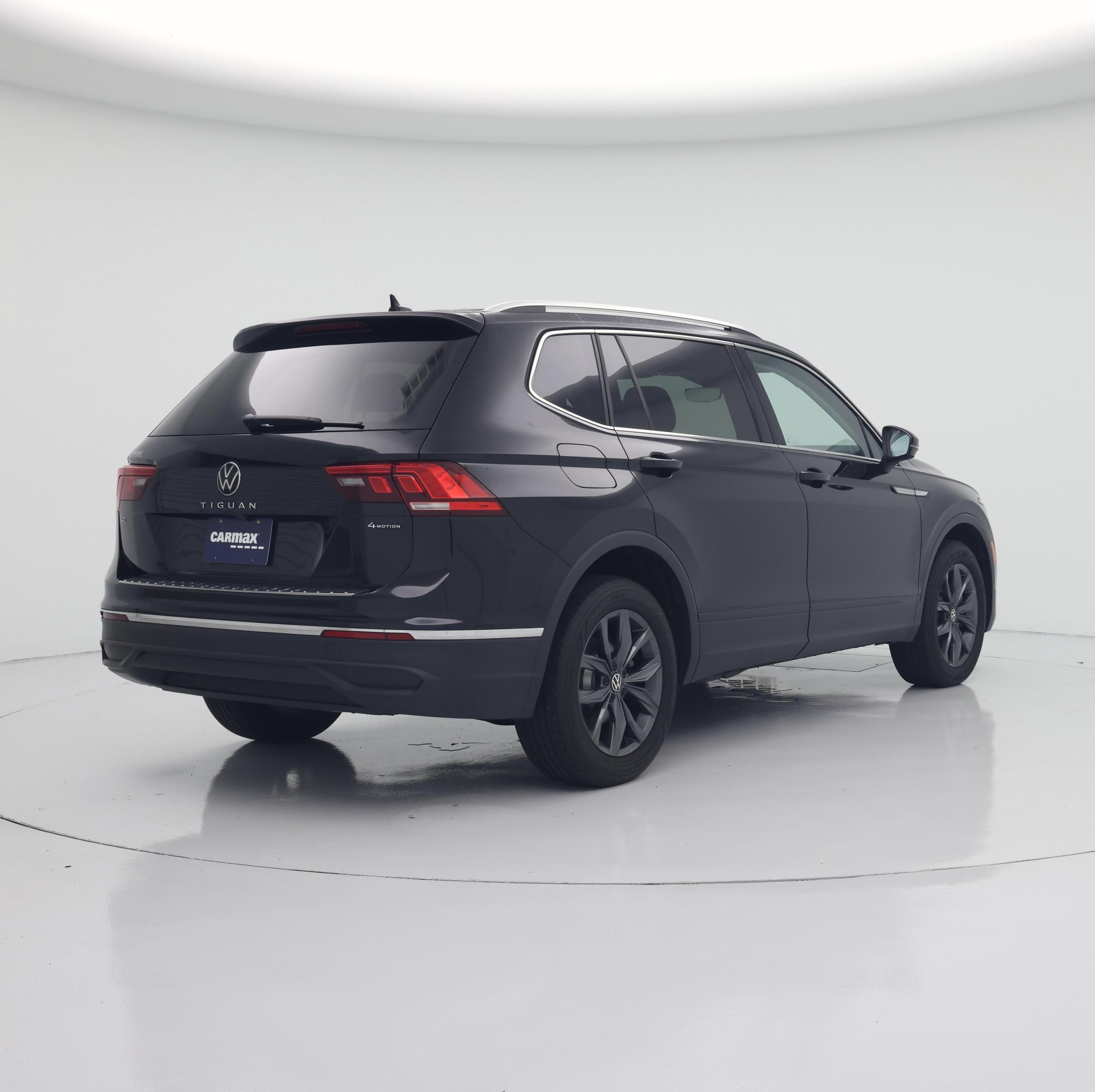 Thumbnail: 2022 Volkswagen Tiguan - 8