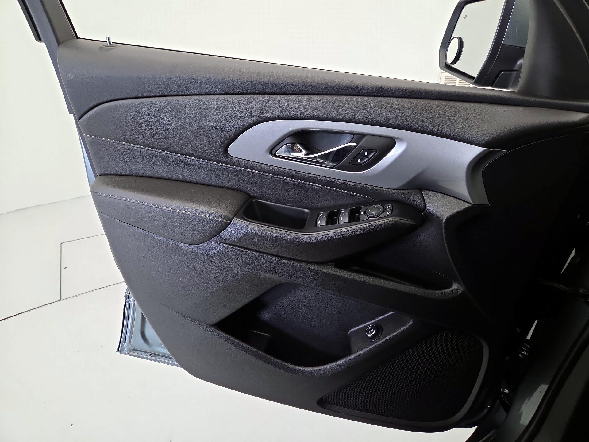 Thumbnail: 2023 Chevrolet Traverse - 12